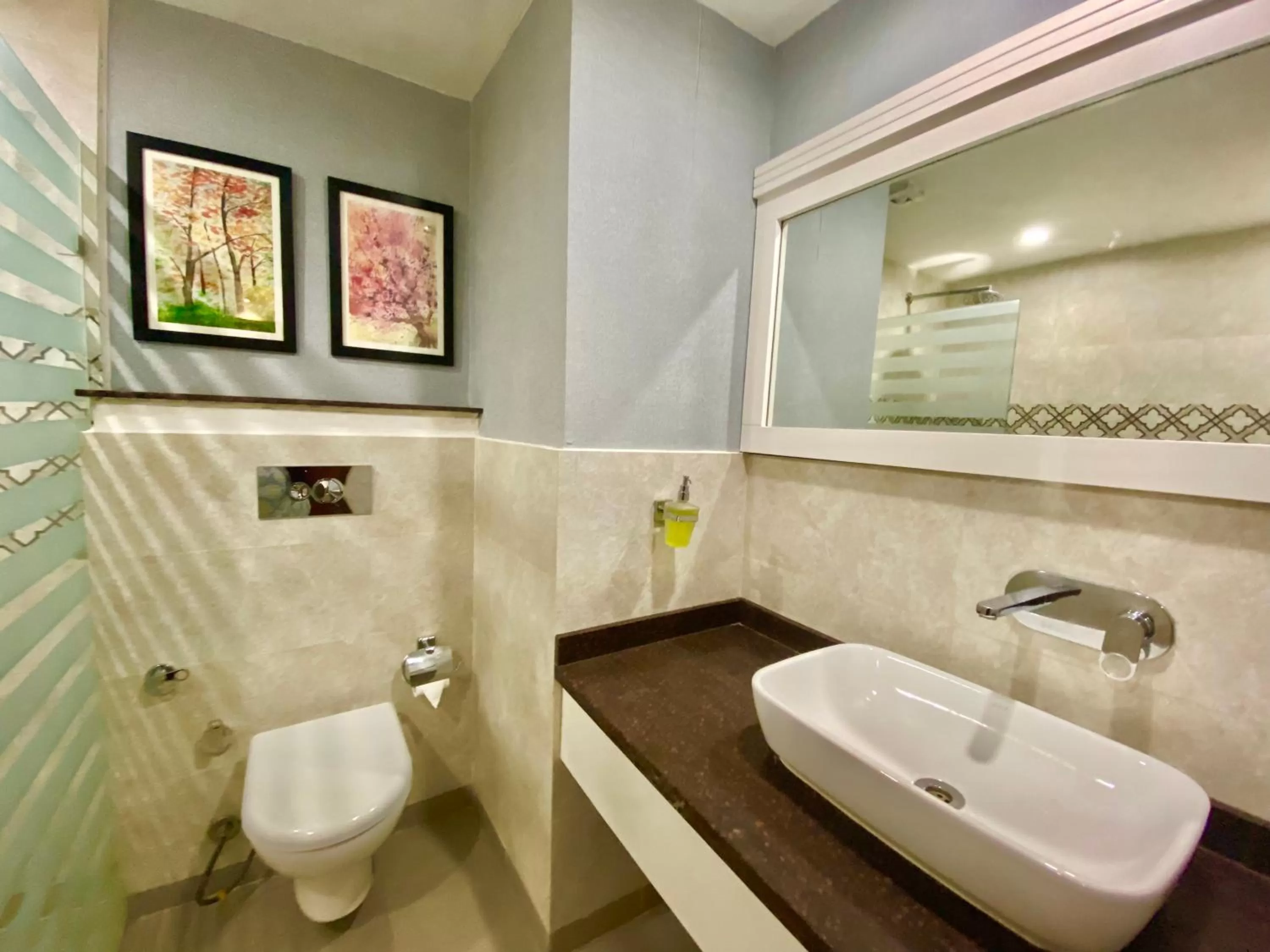 Bathroom in Hotel Green View - Behind Pramarth Niketan