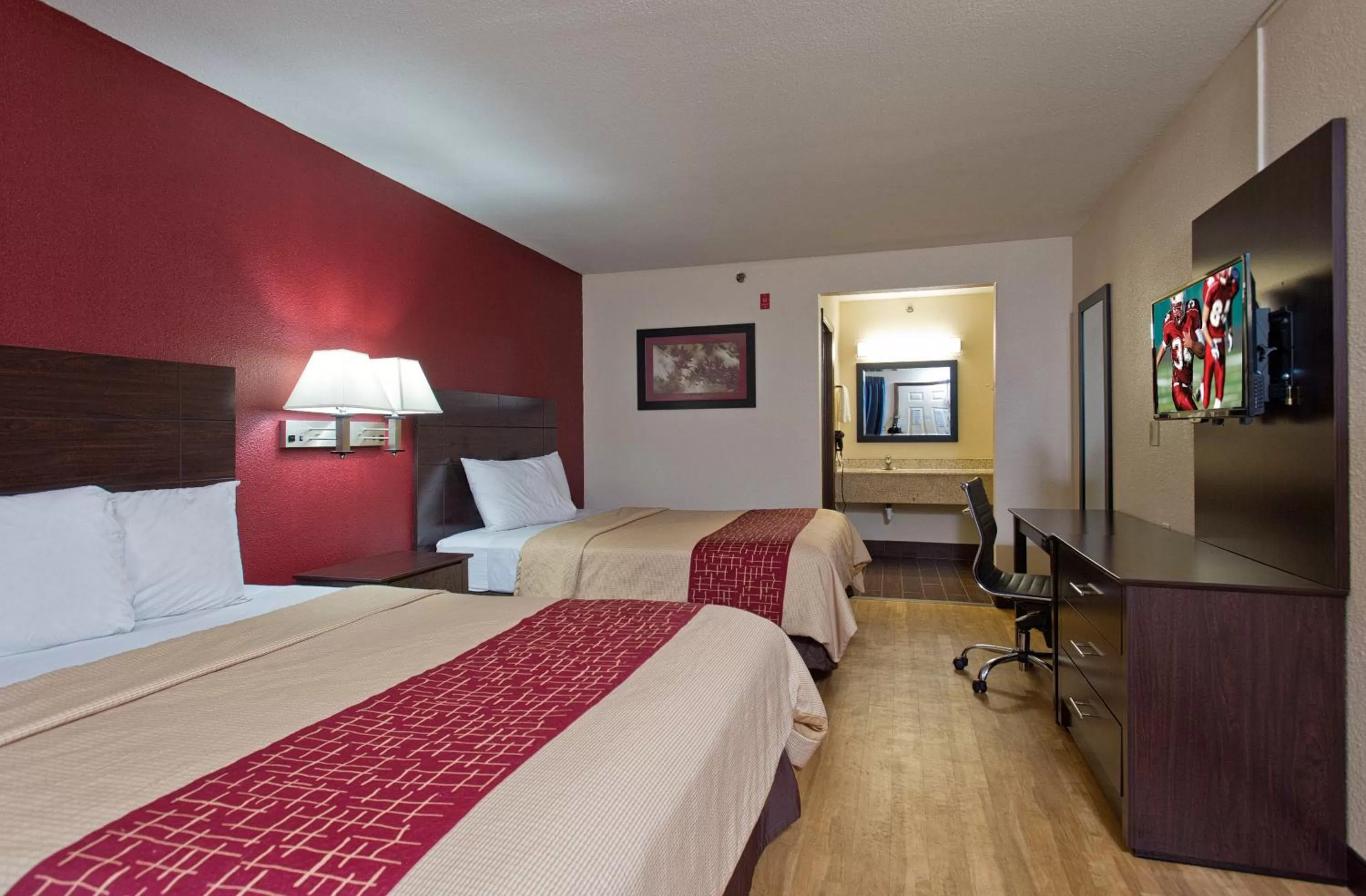 Photo of the whole room, Bed in Red Roof Inn Corpus Christi South