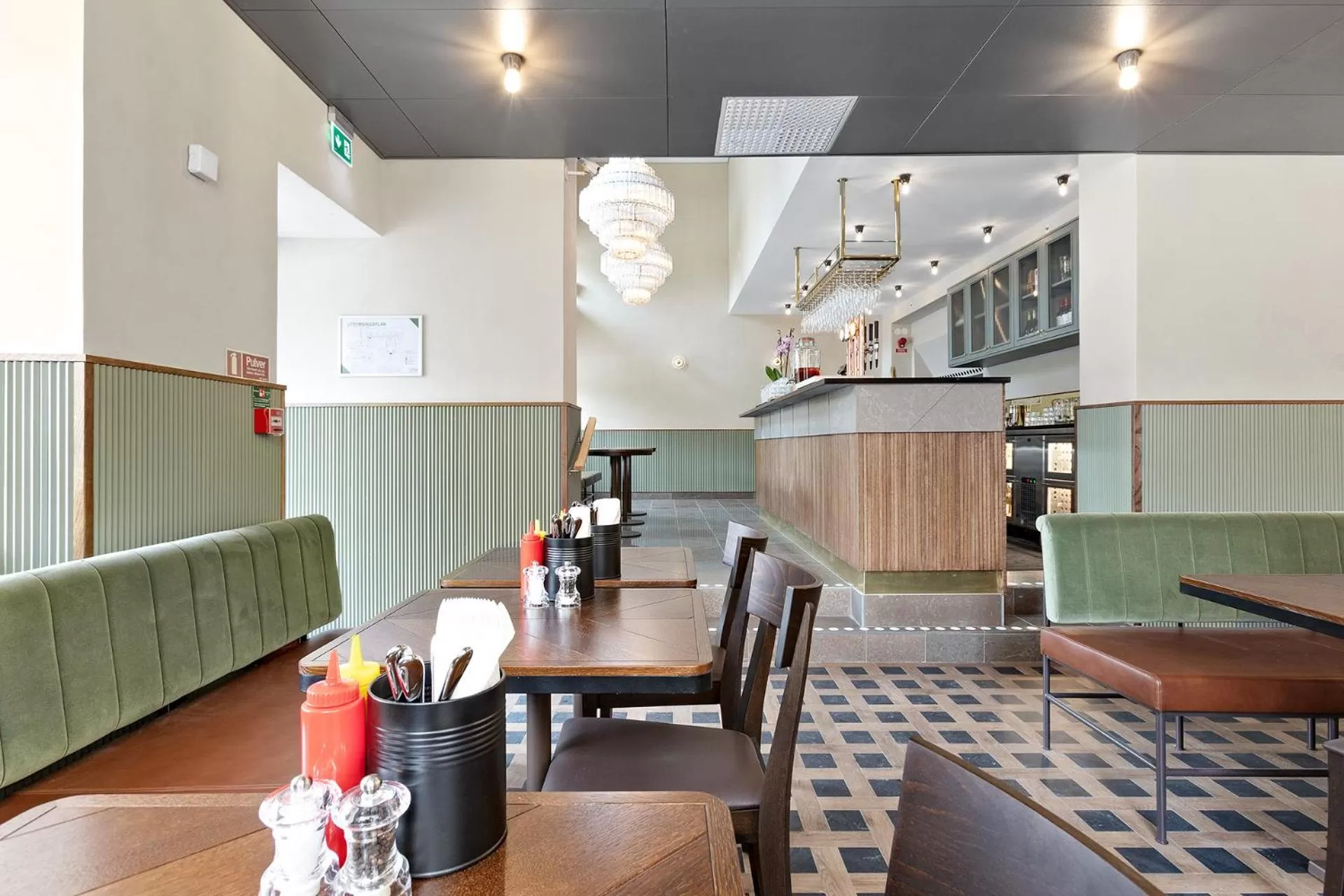 Lounge or bar in Best Western Hotel at 108