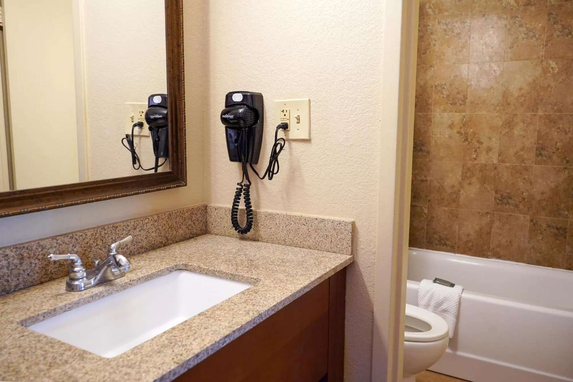 Shower in Rosen Inn International Near The Parks