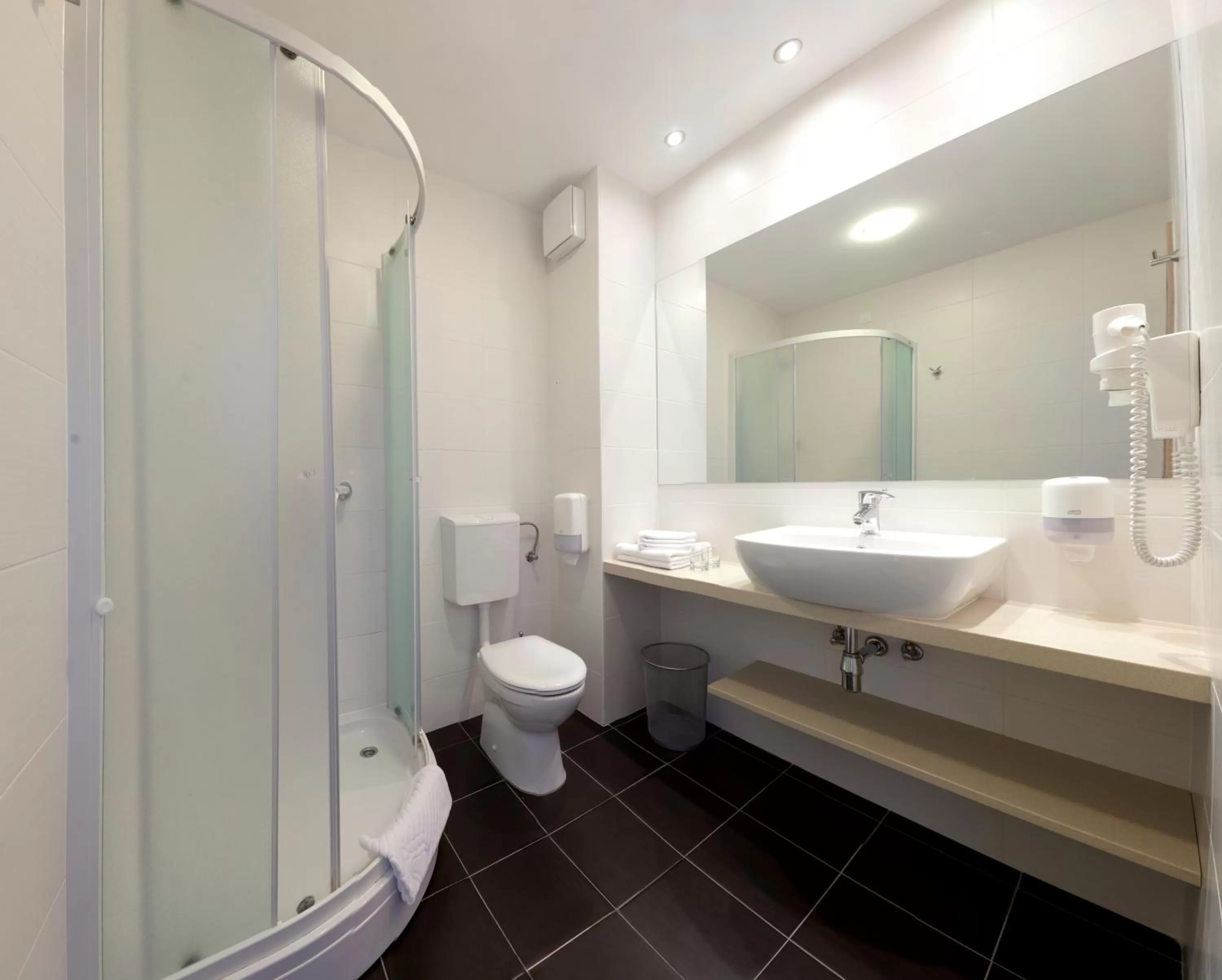 Bathroom in Hotel Adria