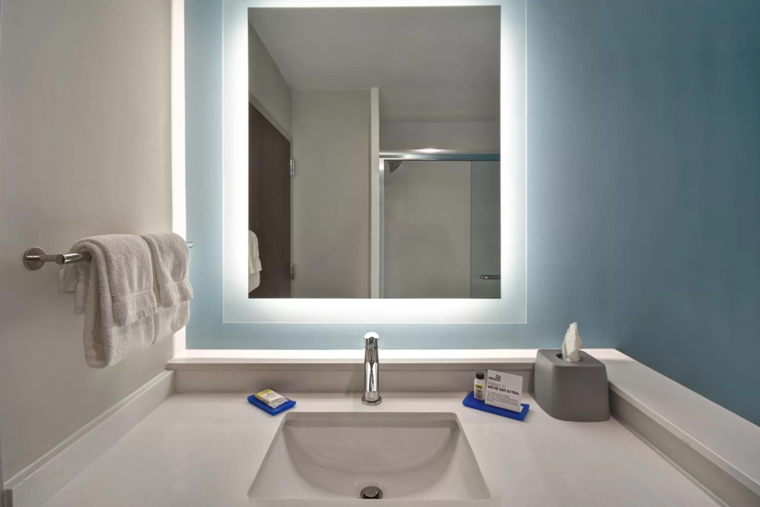 Standard King Room with Mobility Accessible Tub in Holiday Inn Express & Suites - Galveston Beach by IHG