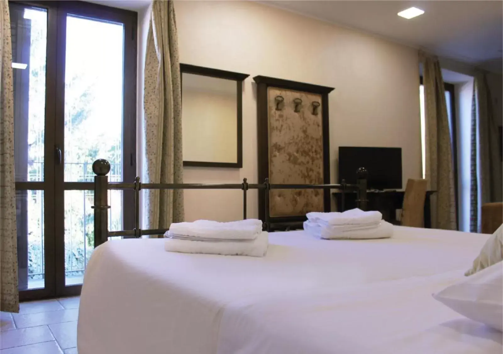 Superior Triple Room - single occupancy in Le Corti - Dimora storica Superior Triple Room - single occupancy in Le Corti - Dimora storica