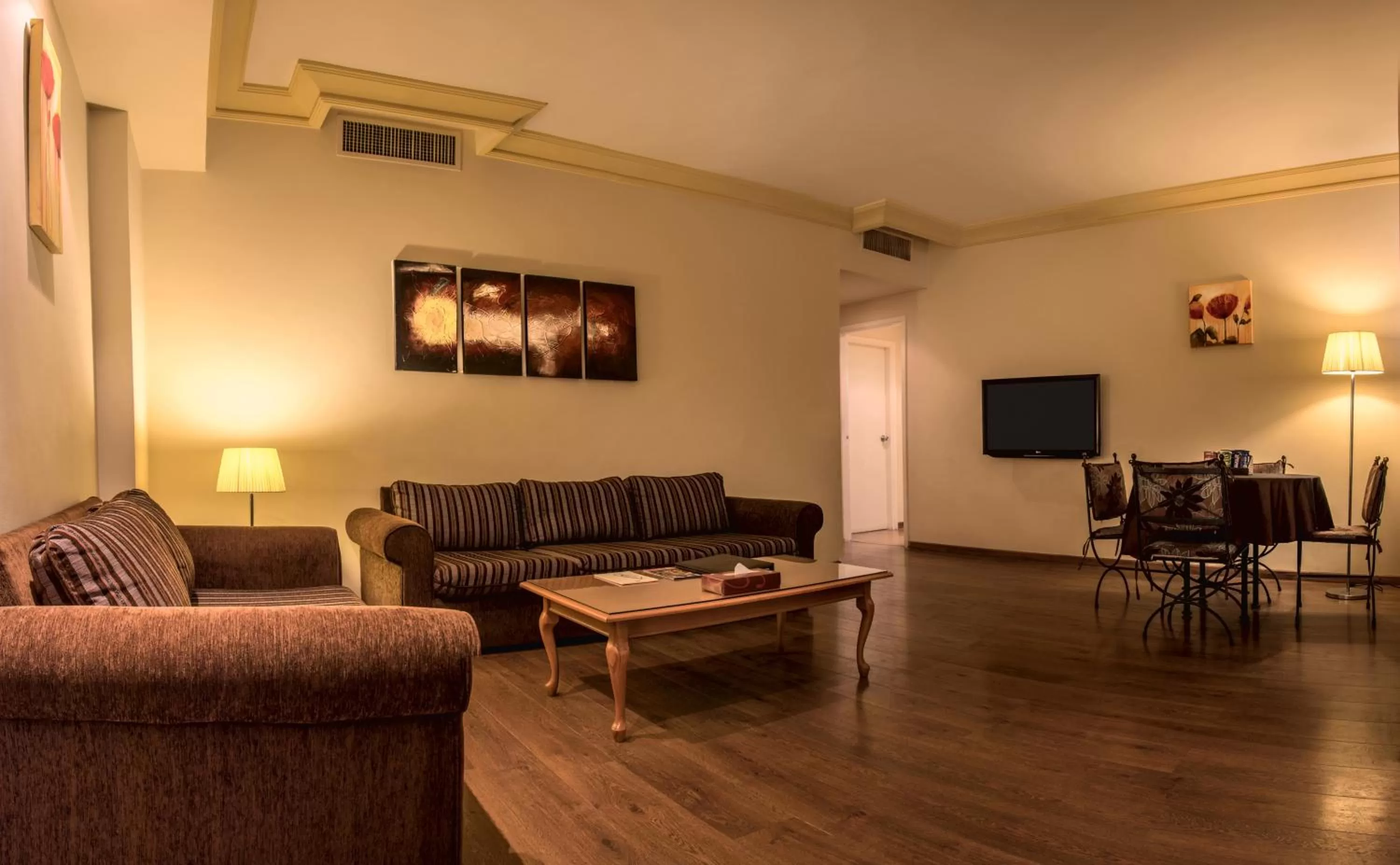 Kitchen or kitchenette, Seating Area in Bella Riva Hotel