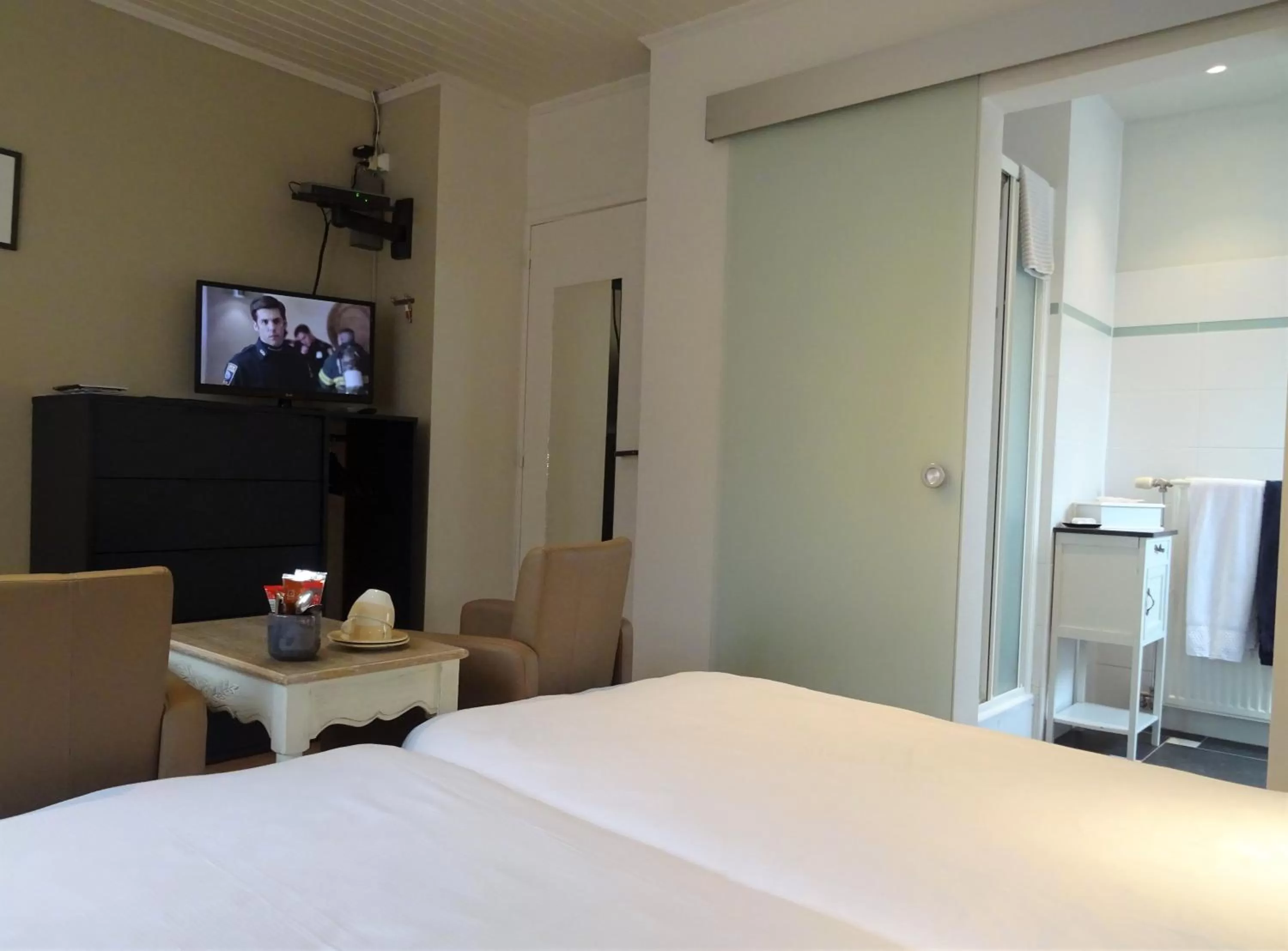 Property building, Bed in B&B De Passant