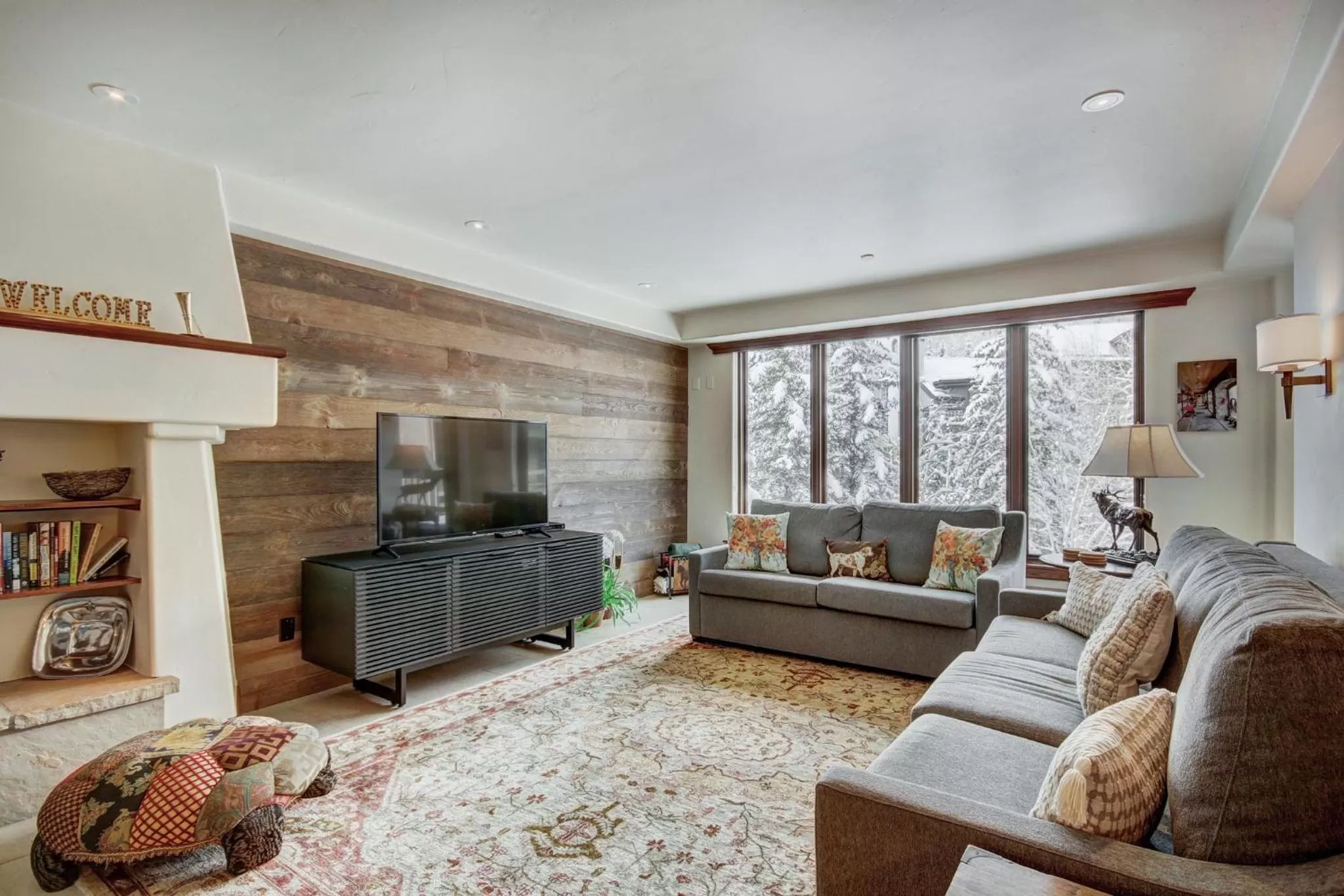 Living room in The Pines Lodge, a RockResort, by Vail Resorts
