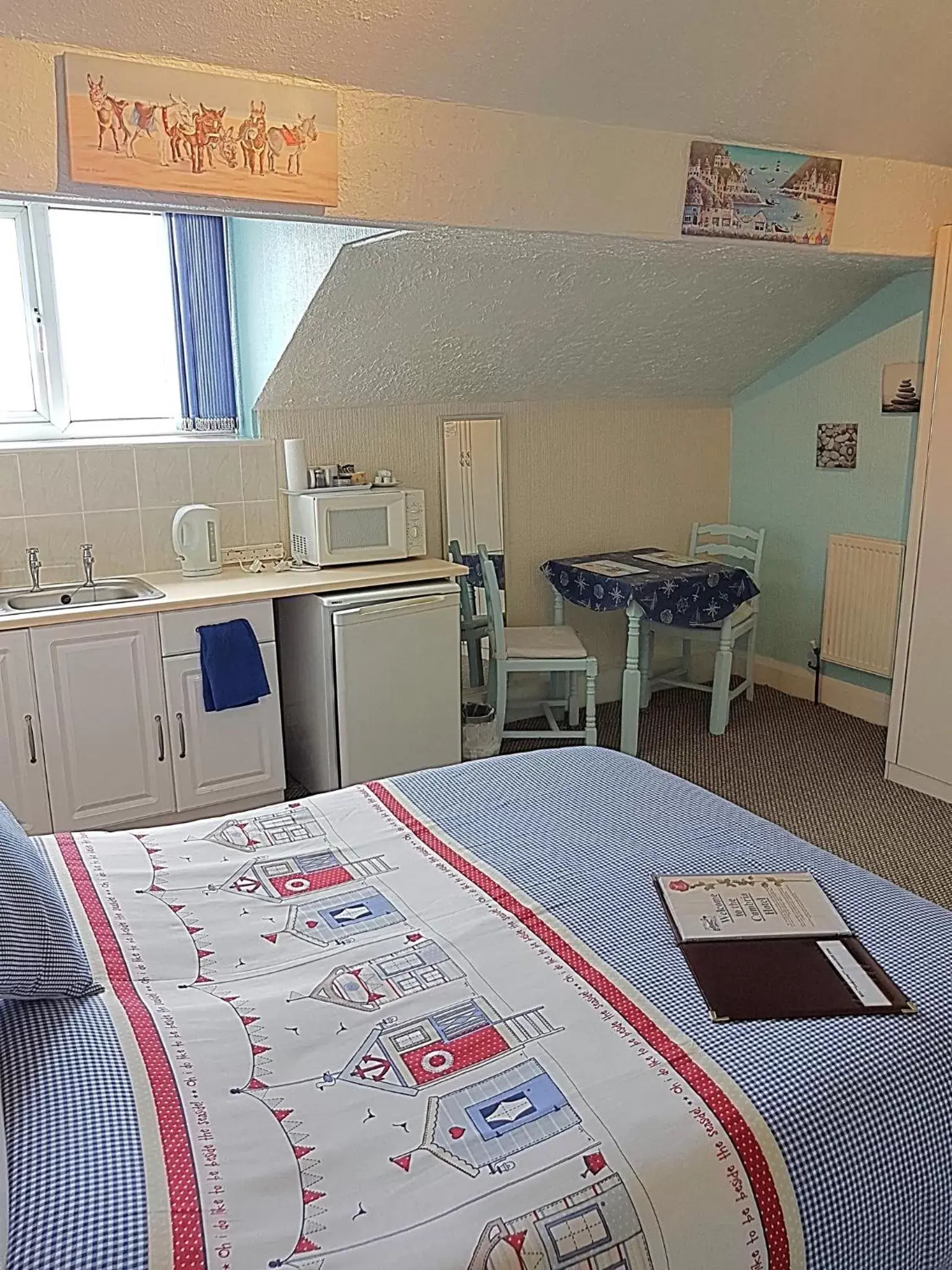 Deluxe Double Room with Bath in Cumbria Guest House Deluxe Double Room with Bath in Cumbria Guest House