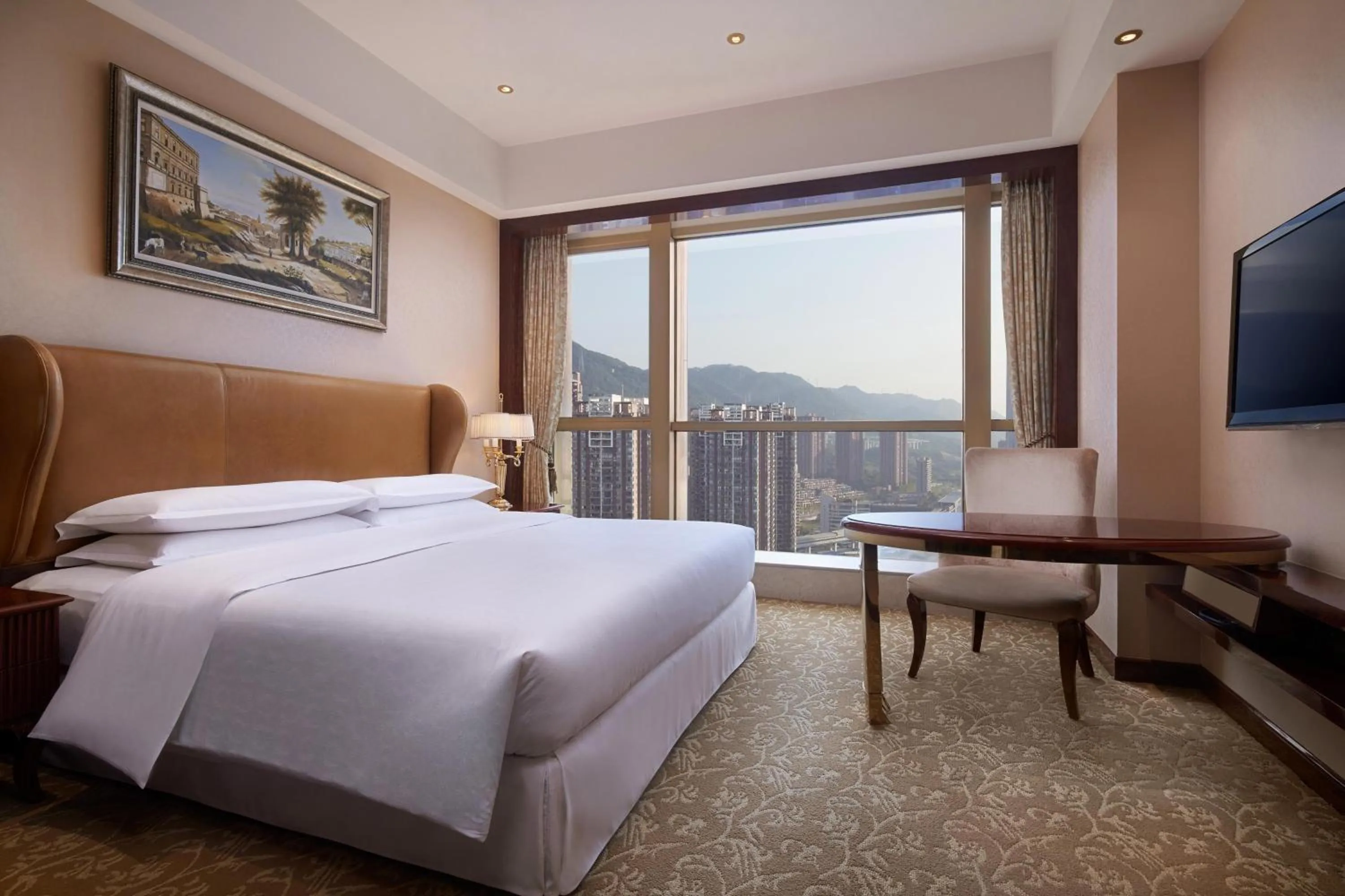 Photo of the whole room, Bed in Sheraton Chongqing Hotel