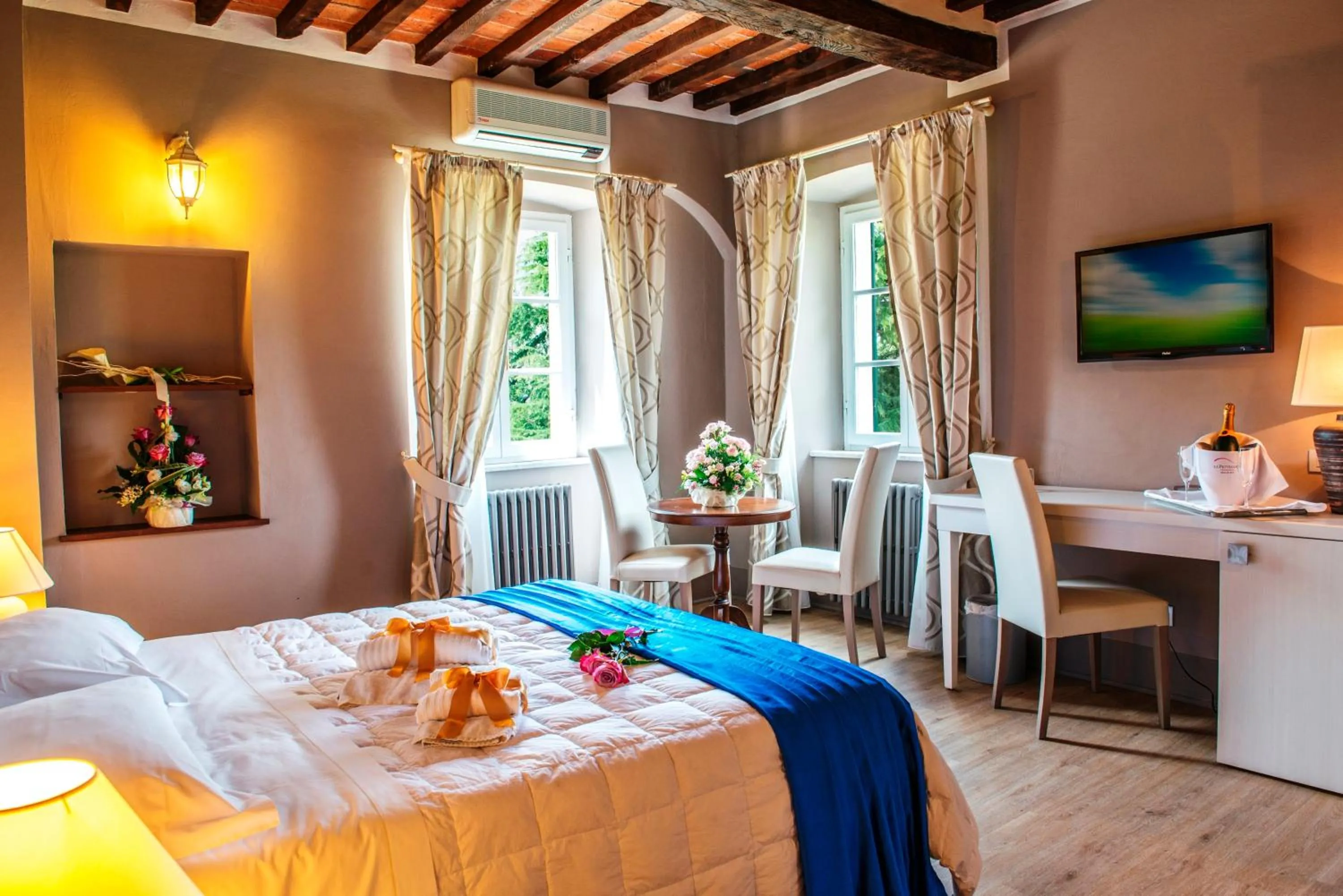 Photo of the whole room, Bed in Cortona Resort & Spa