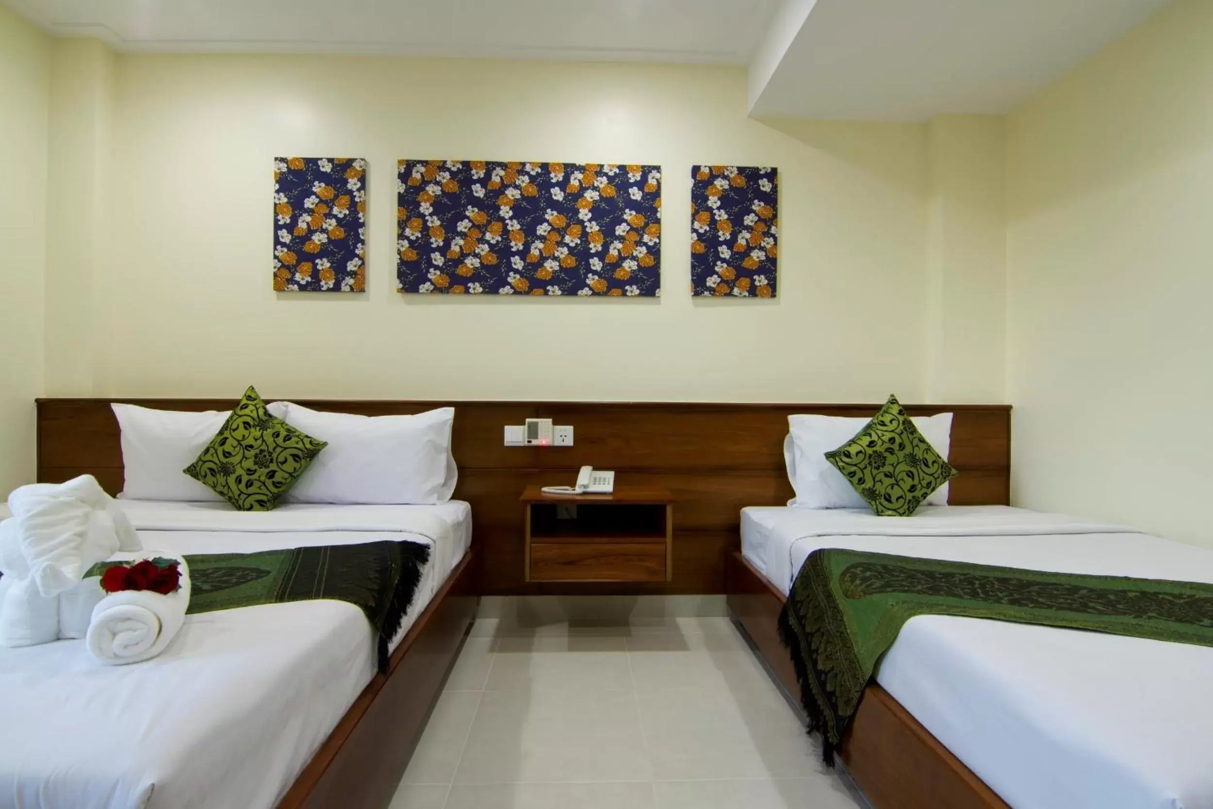 Triple Room in Rose Emerald Hotel Triple Room in Rose Emerald Hotel