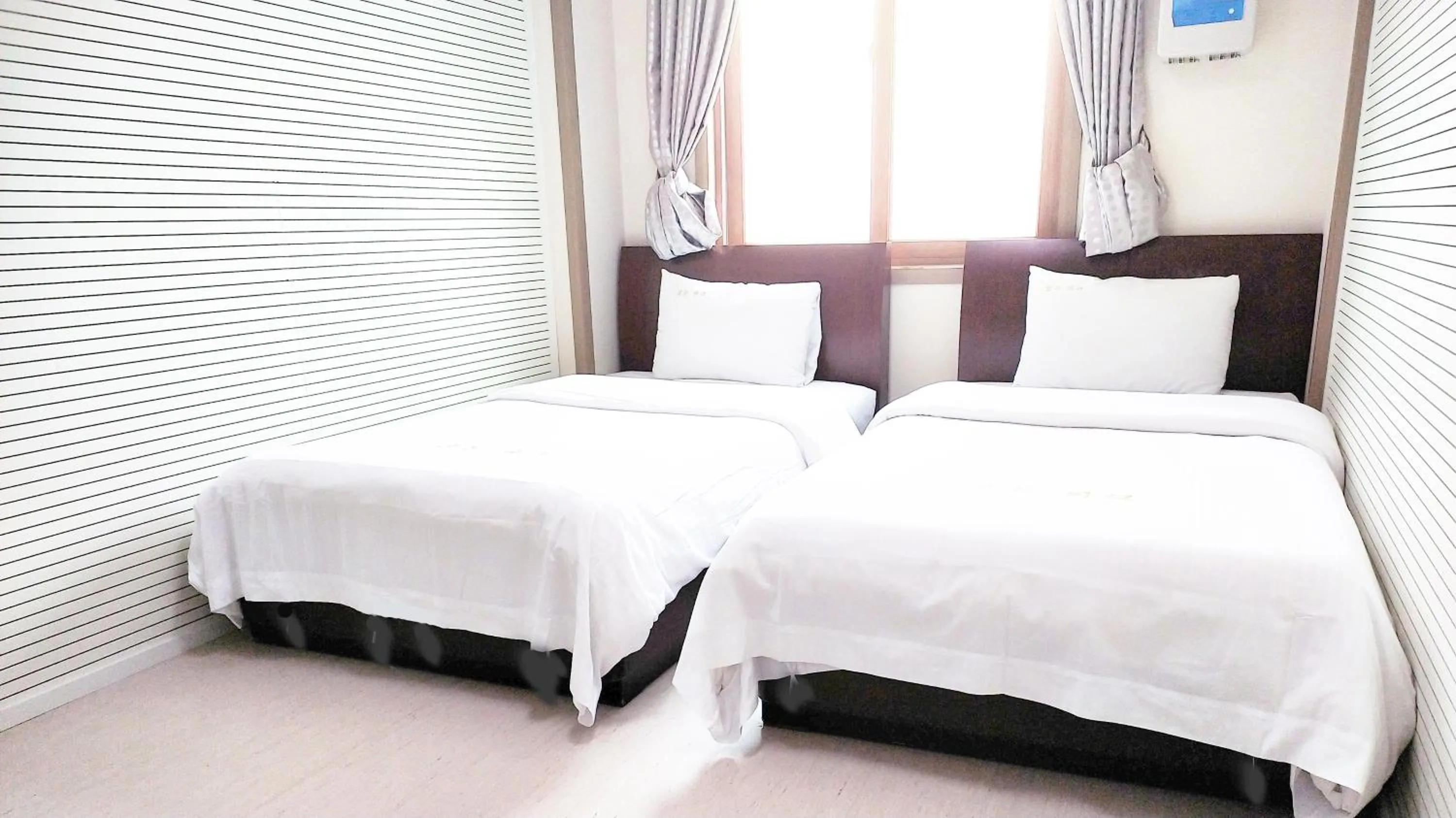 Bed in Golden Park Hotel