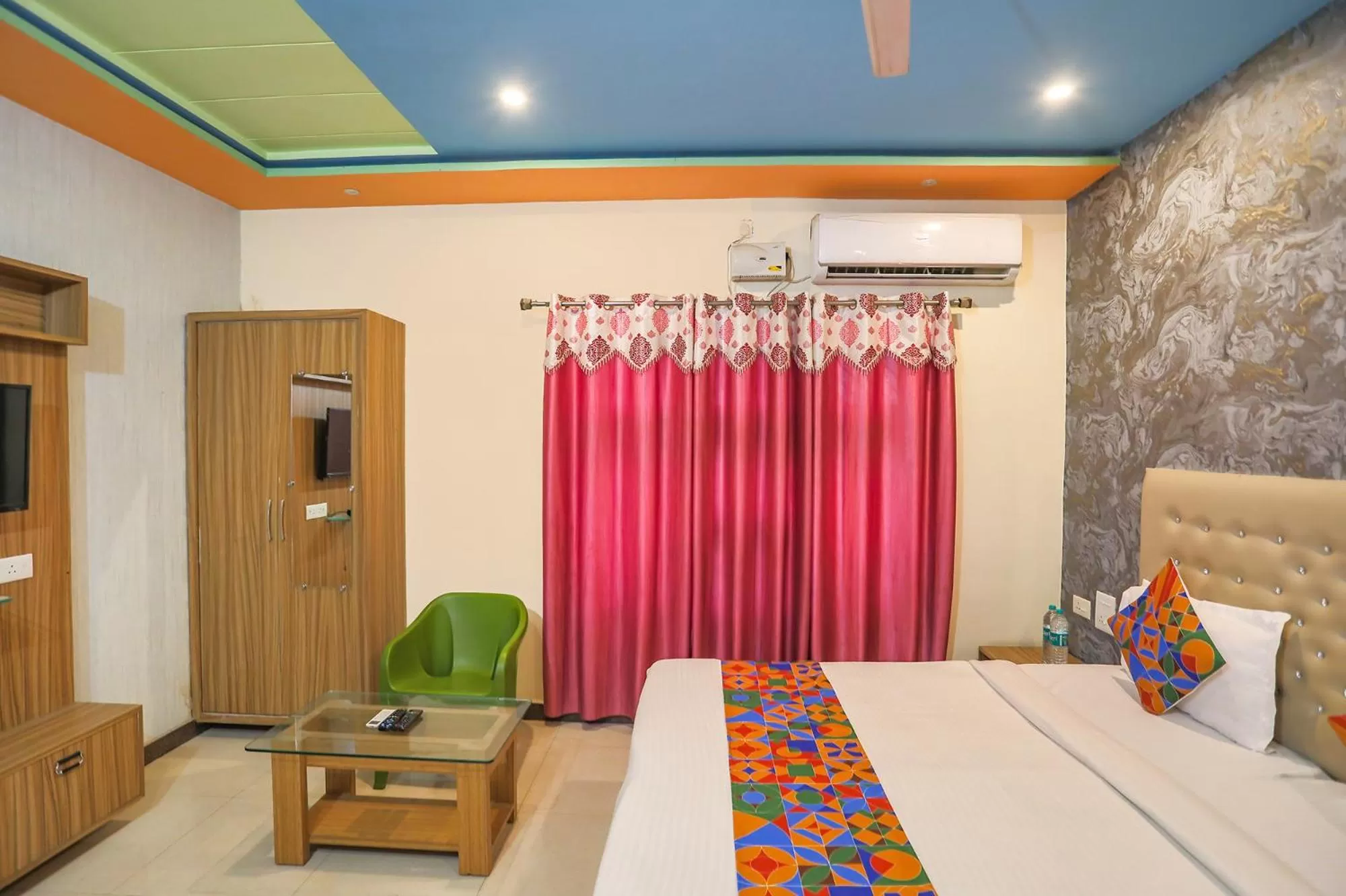Bedroom, Bed in FabHotel Kriti Green - Hanuman Mandir, Lathia