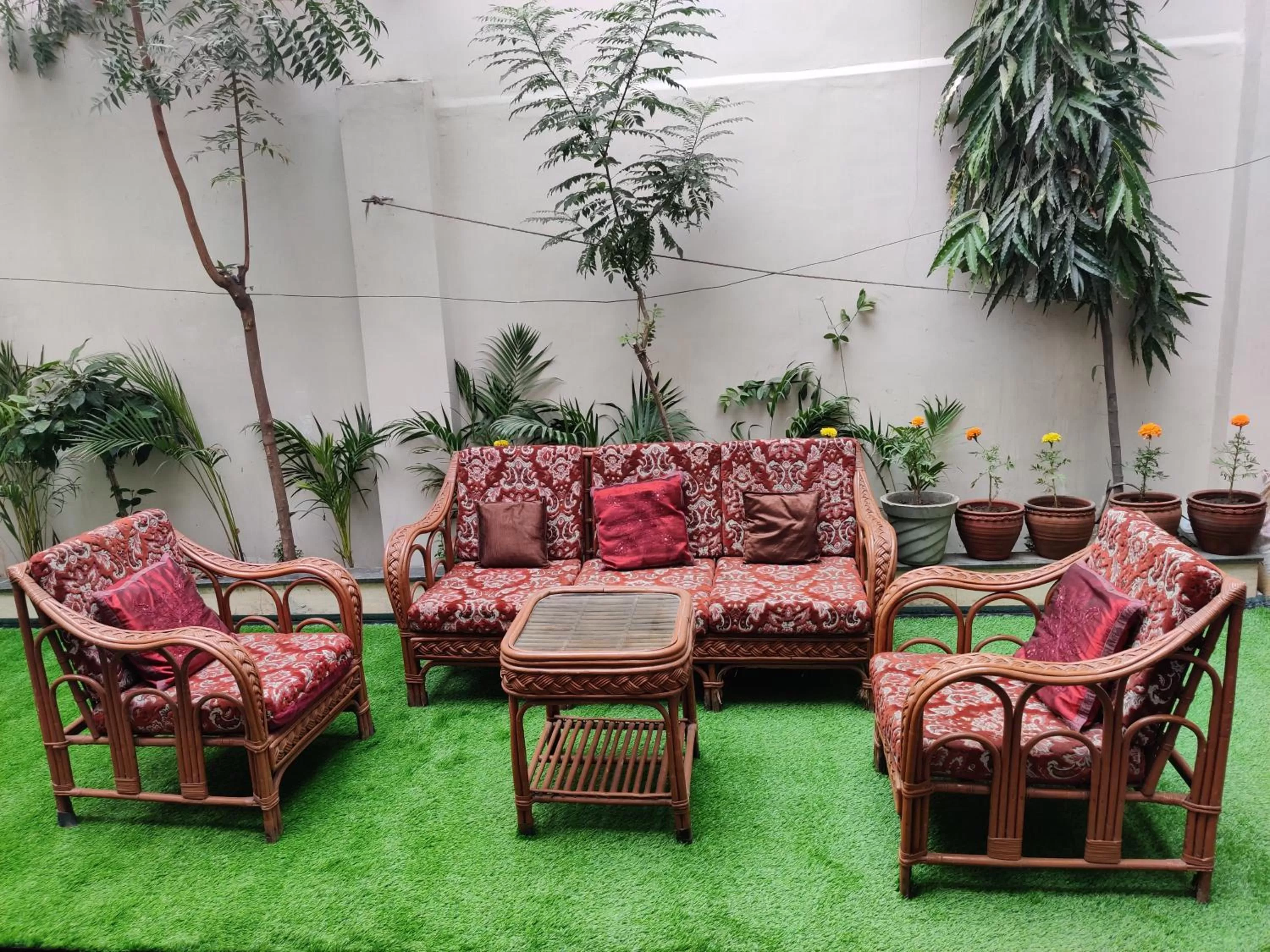Seating area in Hotel Exotic - 5 min walk from Golden Temple