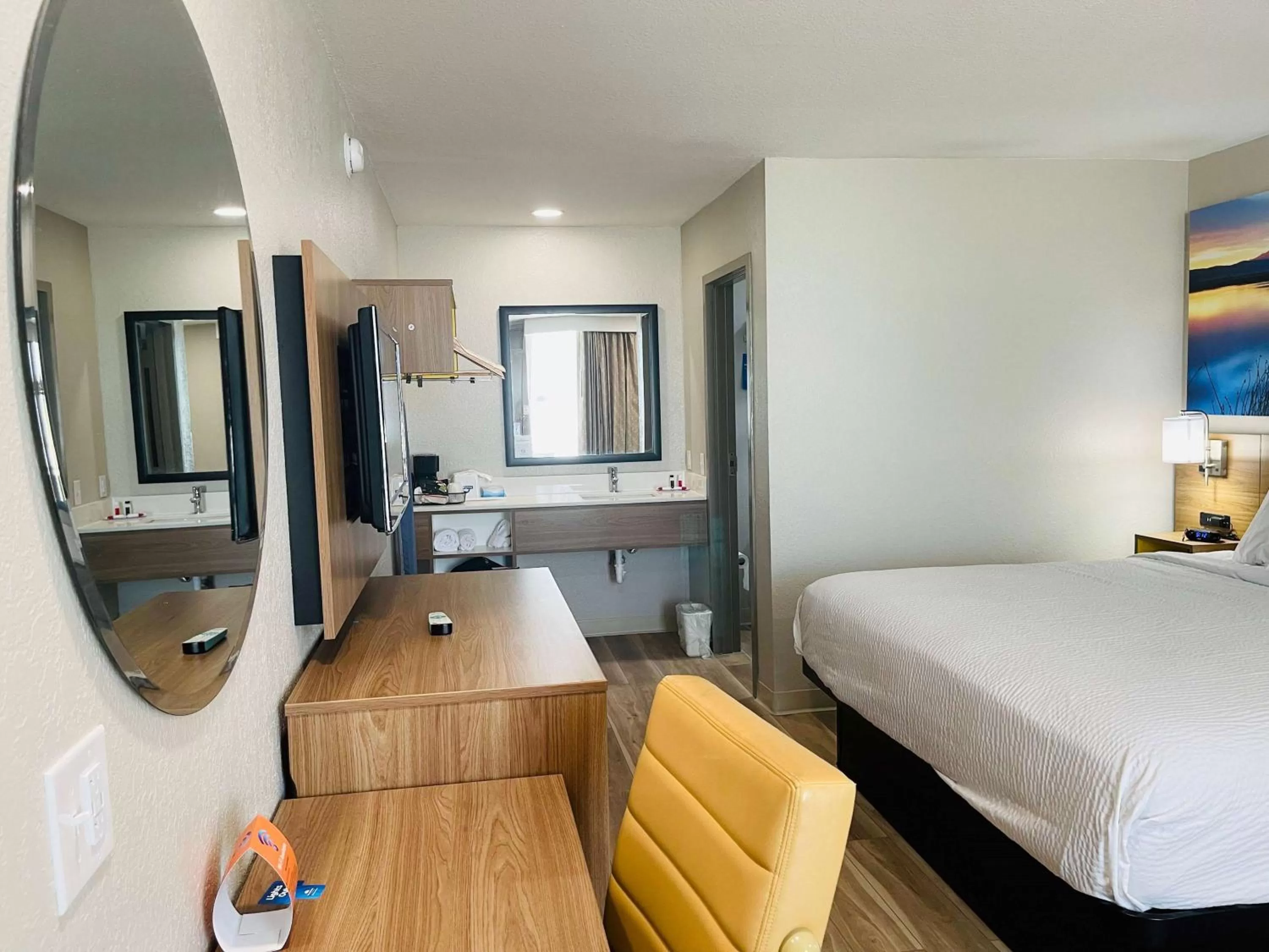 Photo of the whole room, Bed in Days Inn by Wyndham Killeen Fort Hood