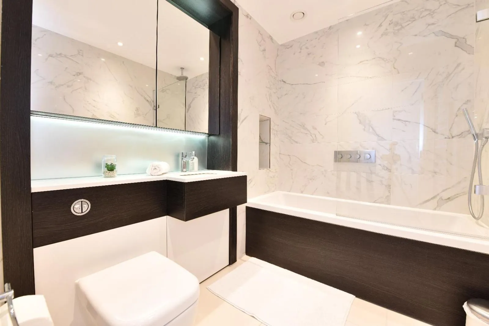 Bathroom in Kew Bridge Apartments