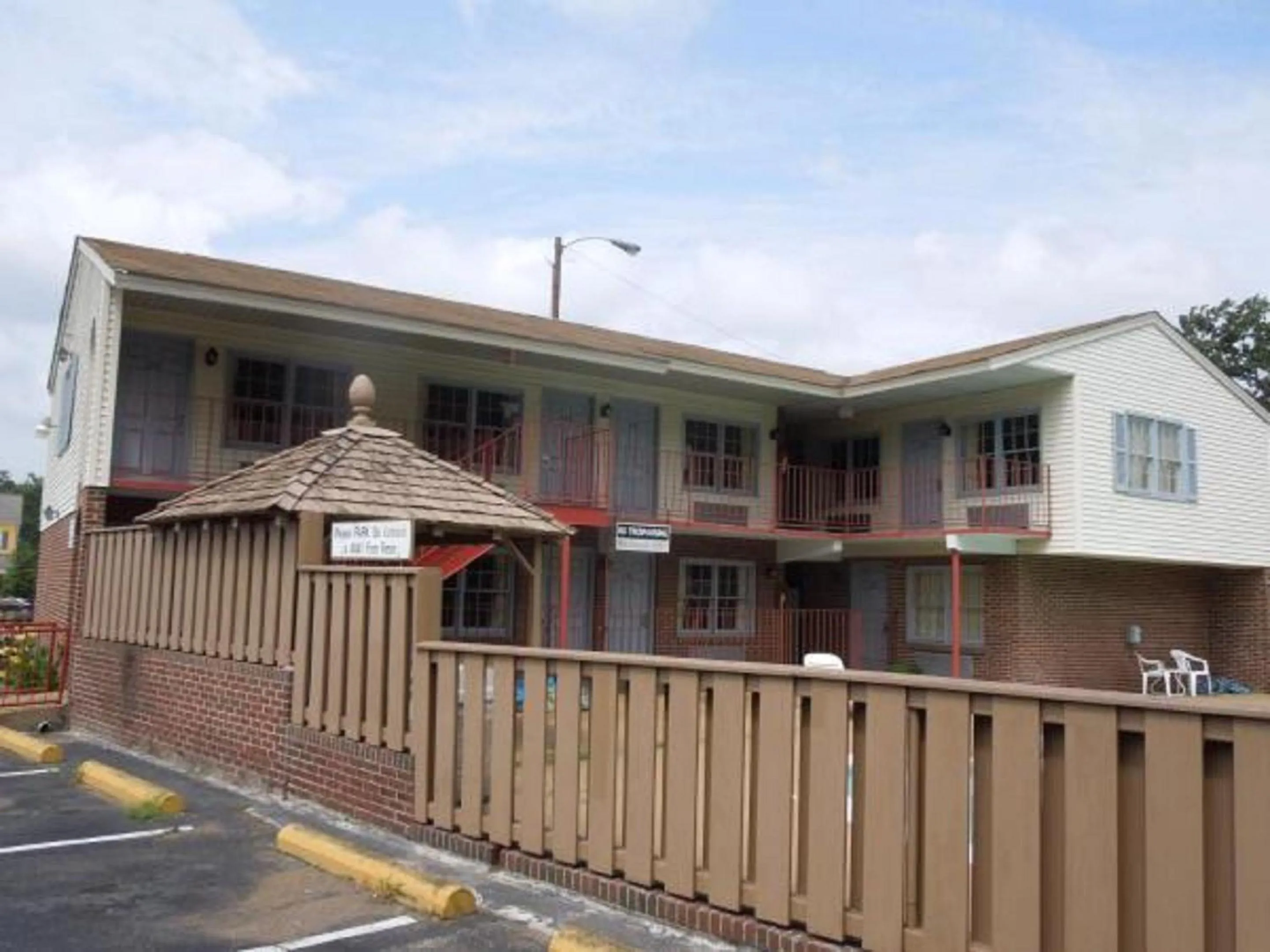 Property building in Captain John Smith Inn Williamsburg