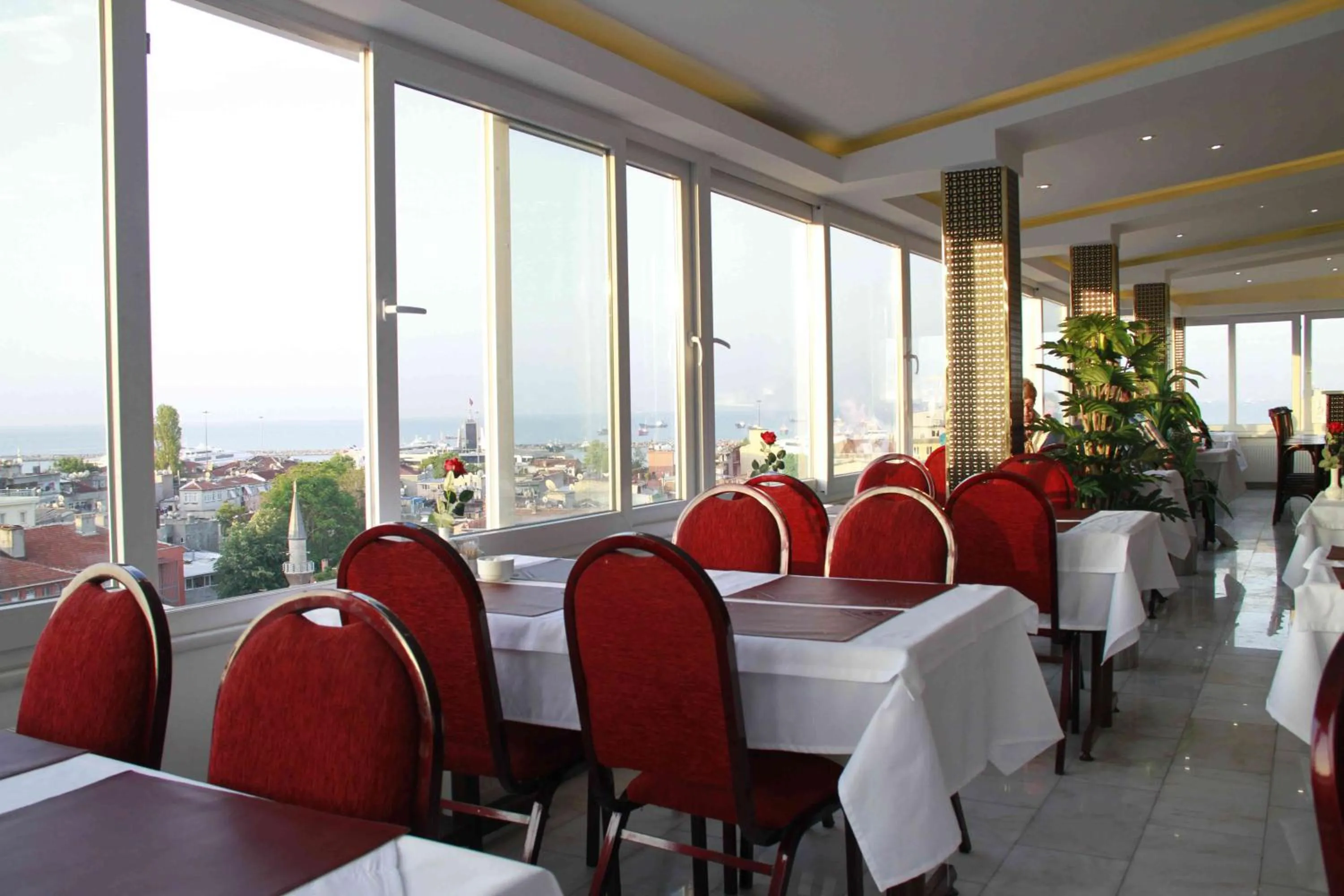 Restaurant/places to eat in Kuran Hotel International