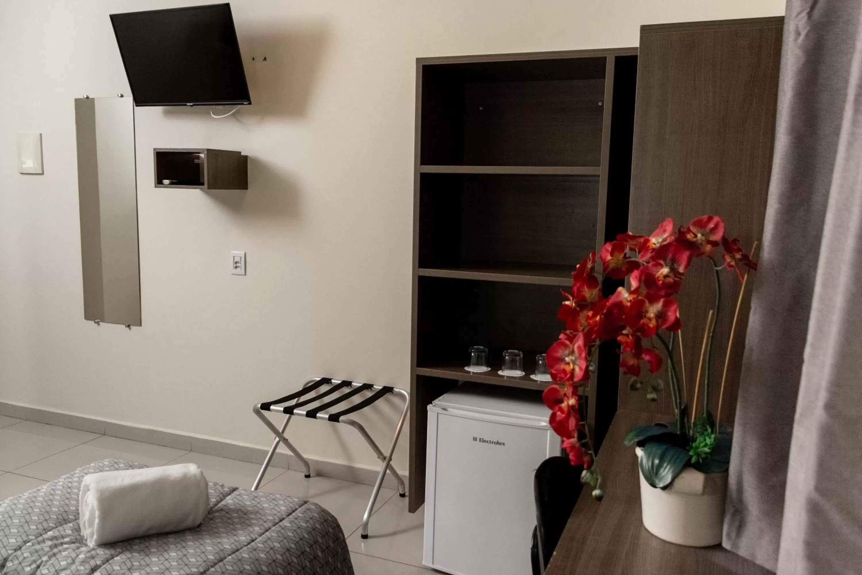 TV/Entertainment Center in Astor Hotel