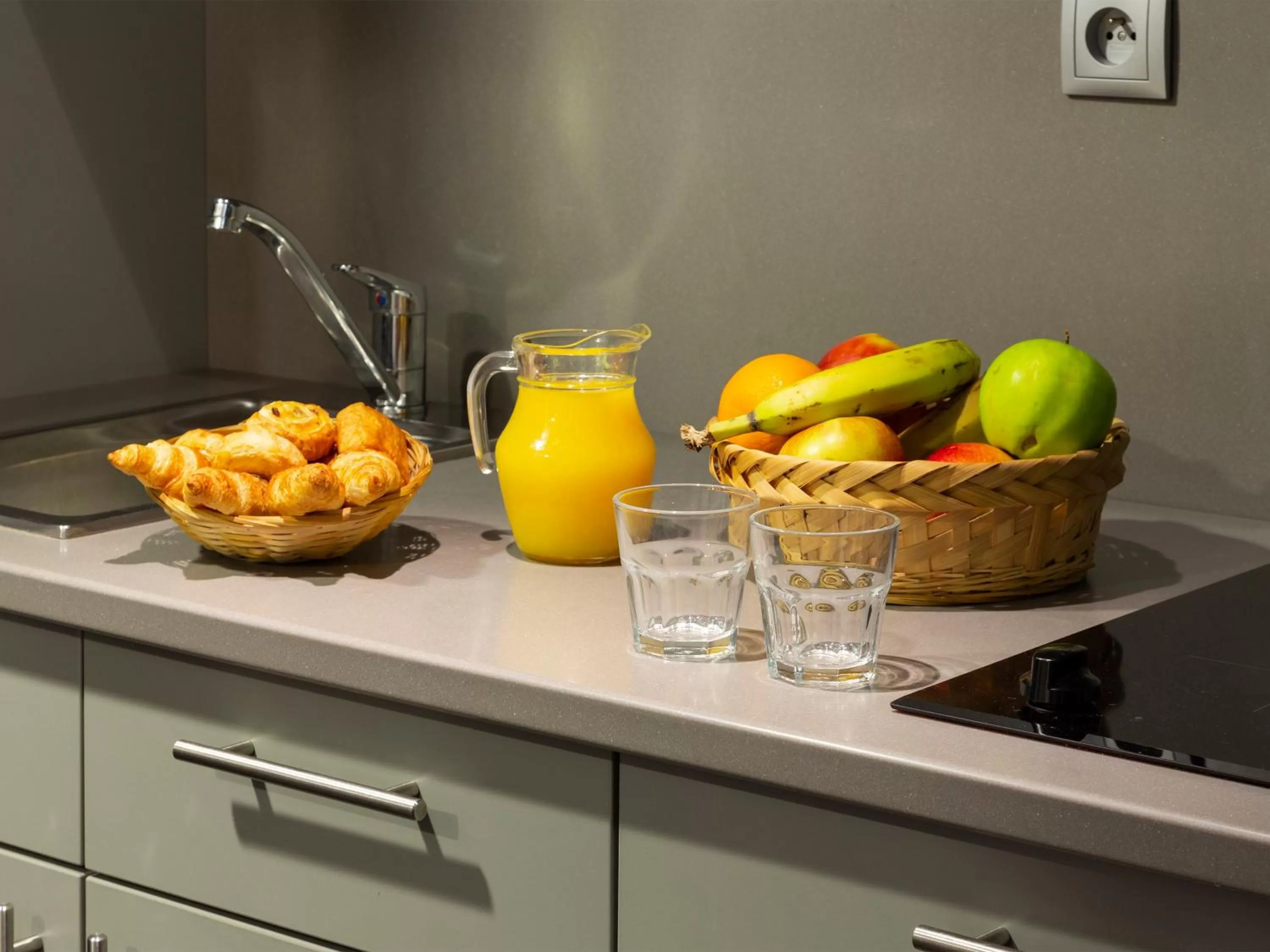 kitchen in Hotel Ramada Brussels Woluwe