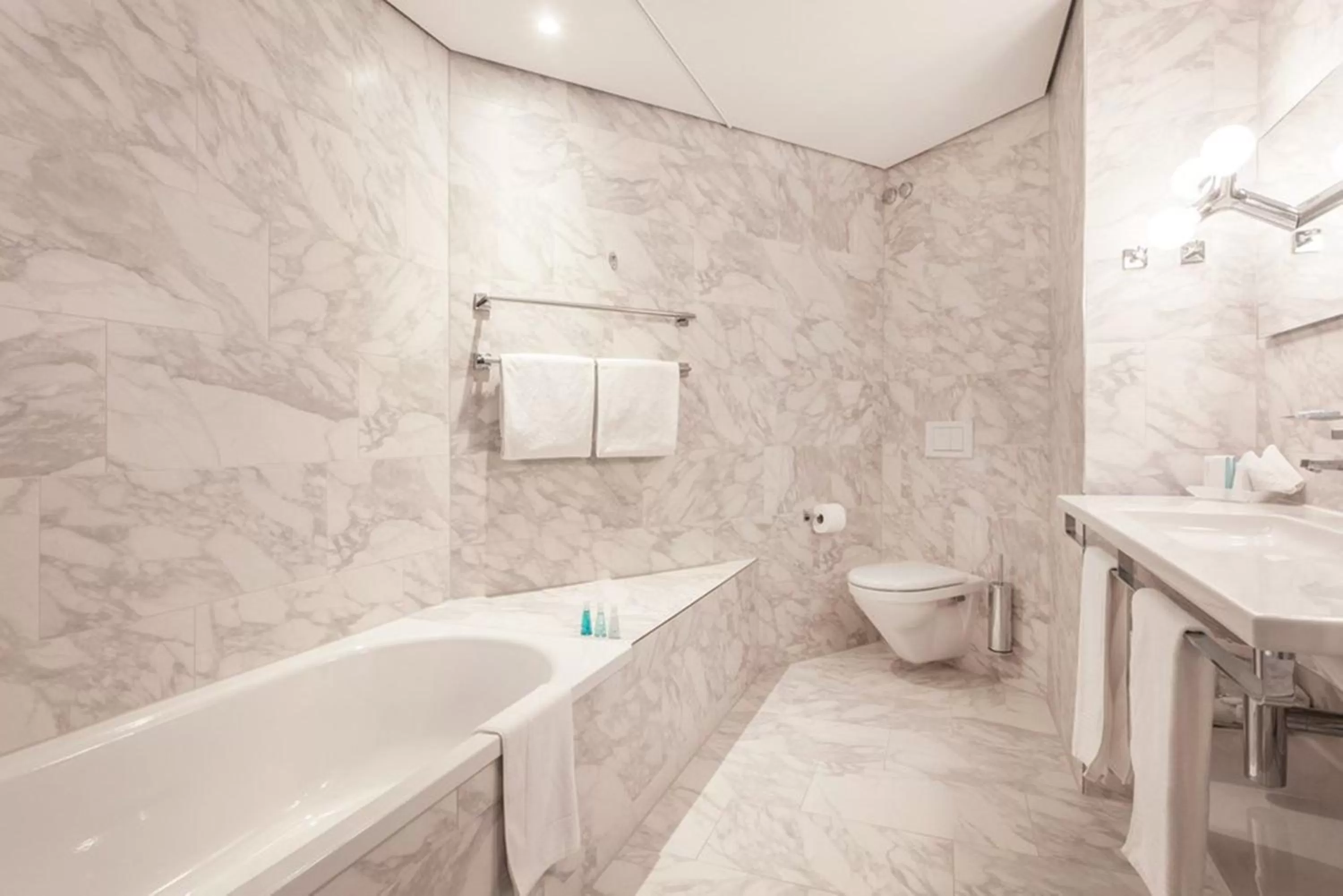 Toilet in EMA House Hotel Suites