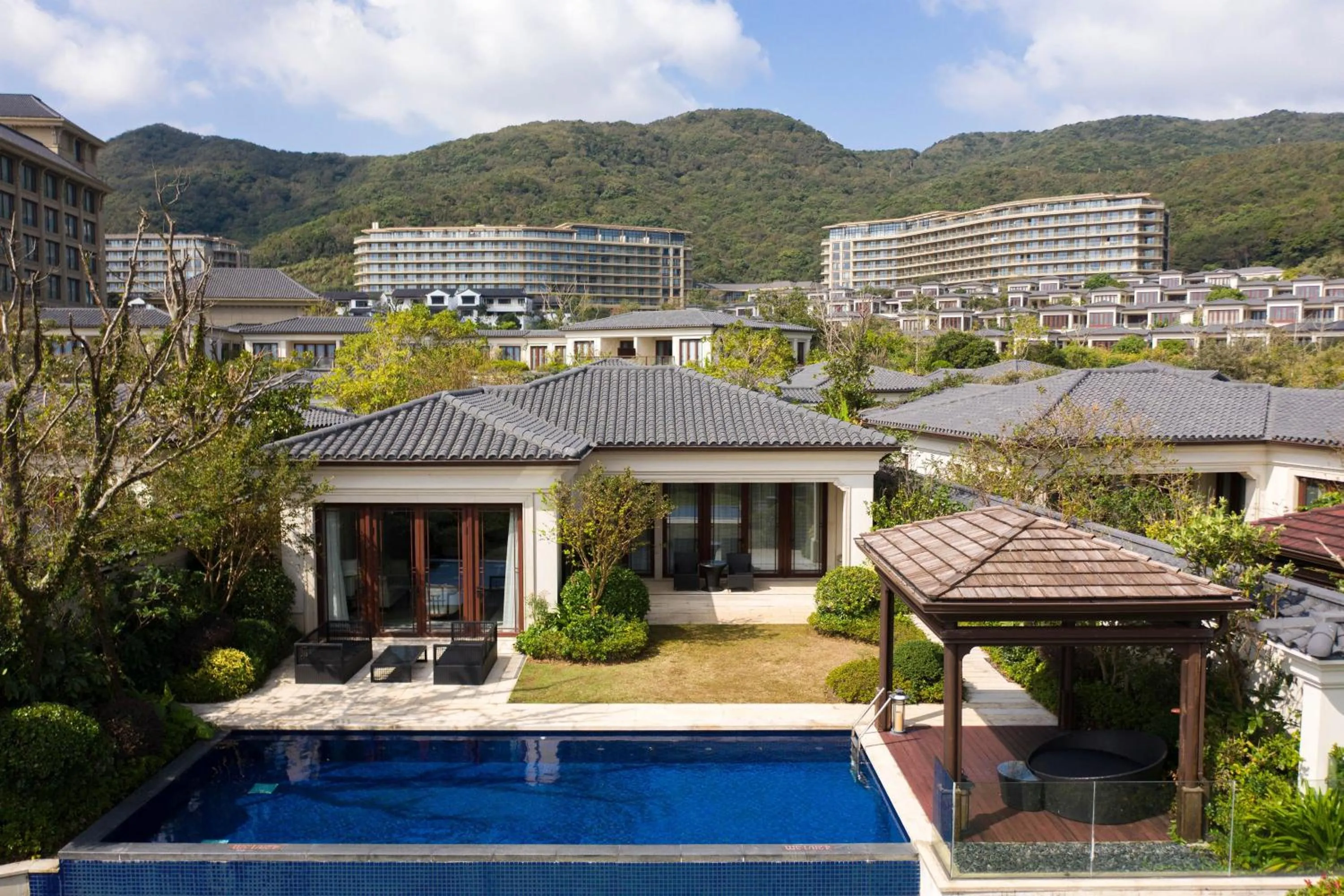Swimming pool in The Westin Zhujiajian Resort, Zhoushan