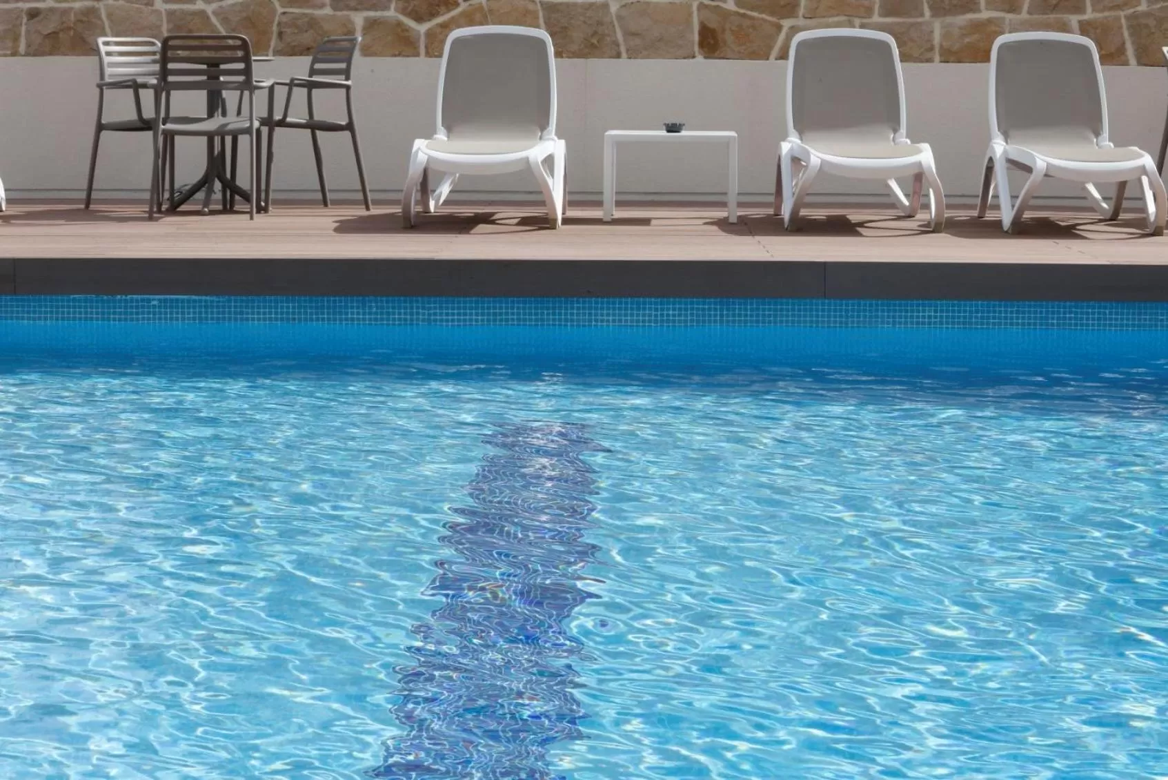 Swimming pool in Hotel Castilla Alicante