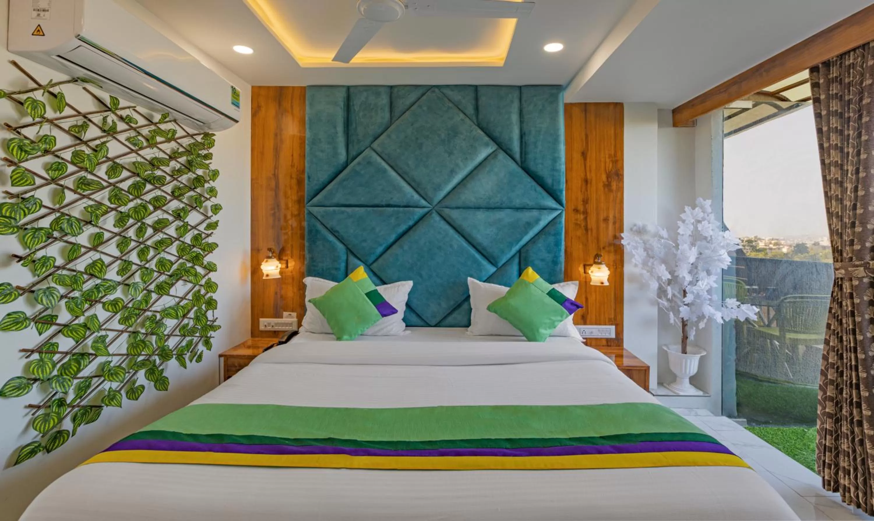 Bed in Treebo Trend Prince Plaza