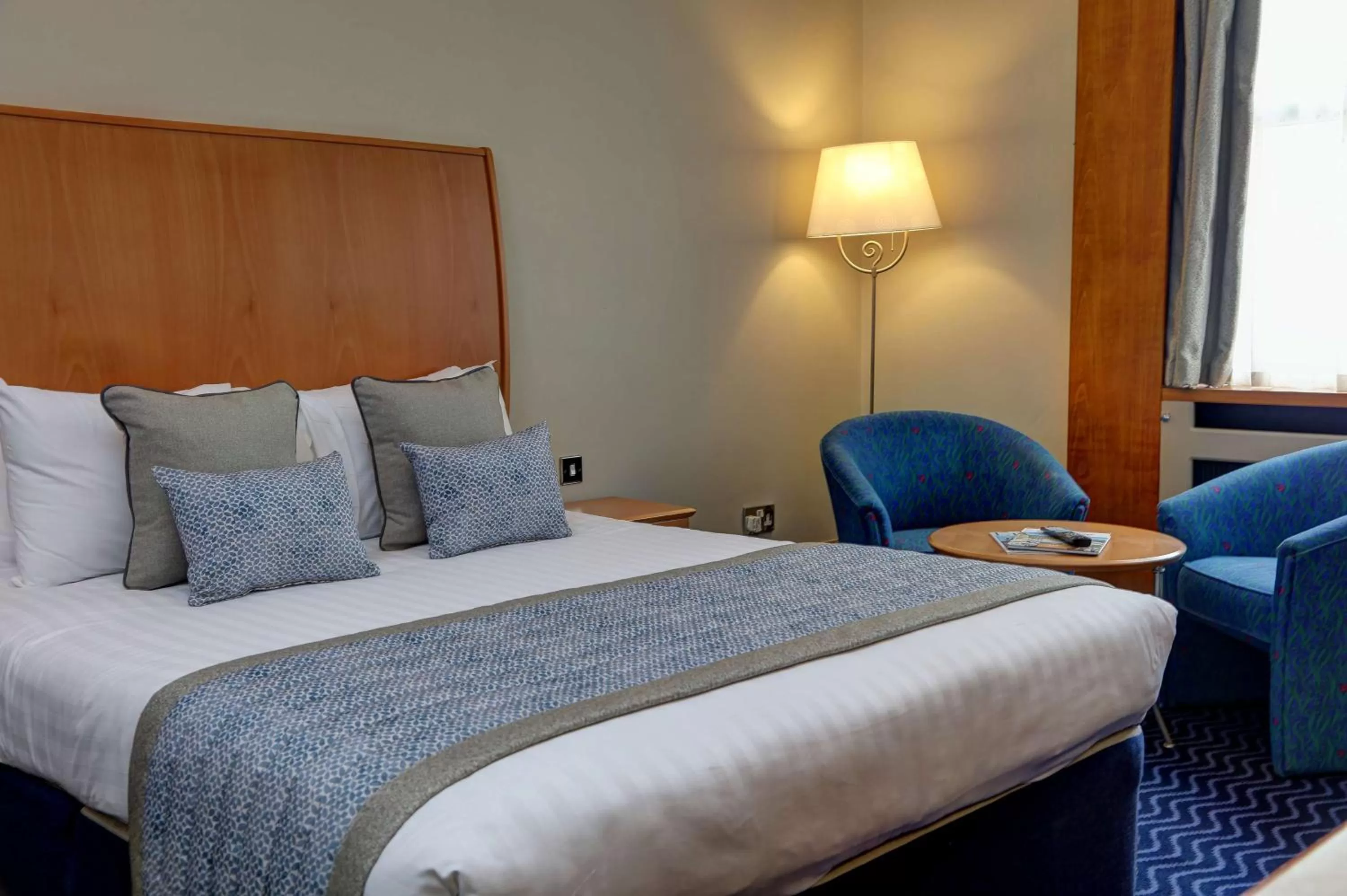 Photo of the whole room, Bed in The Midland Hotel