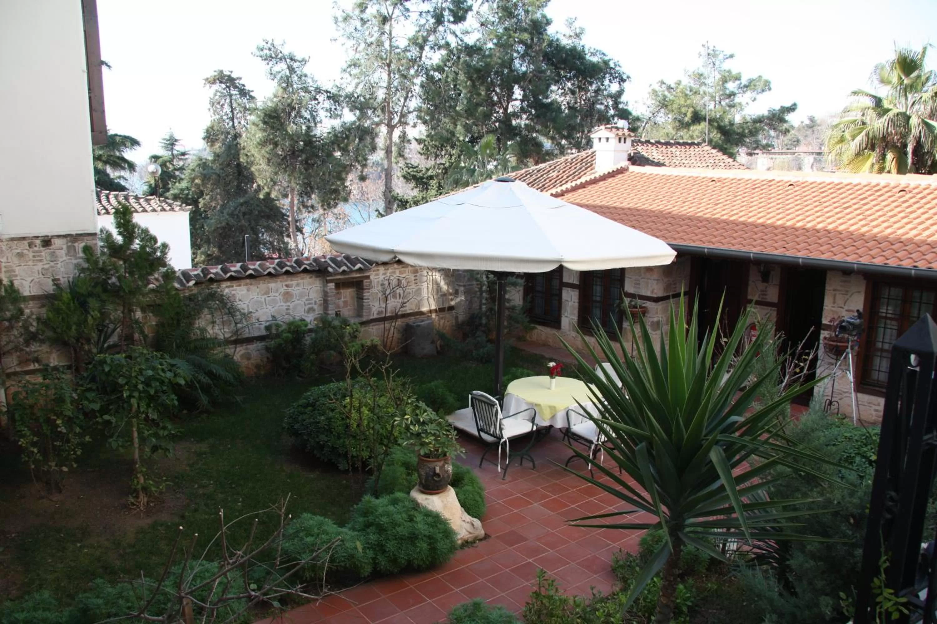 Restaurant/places to eat in Dogan Hotel