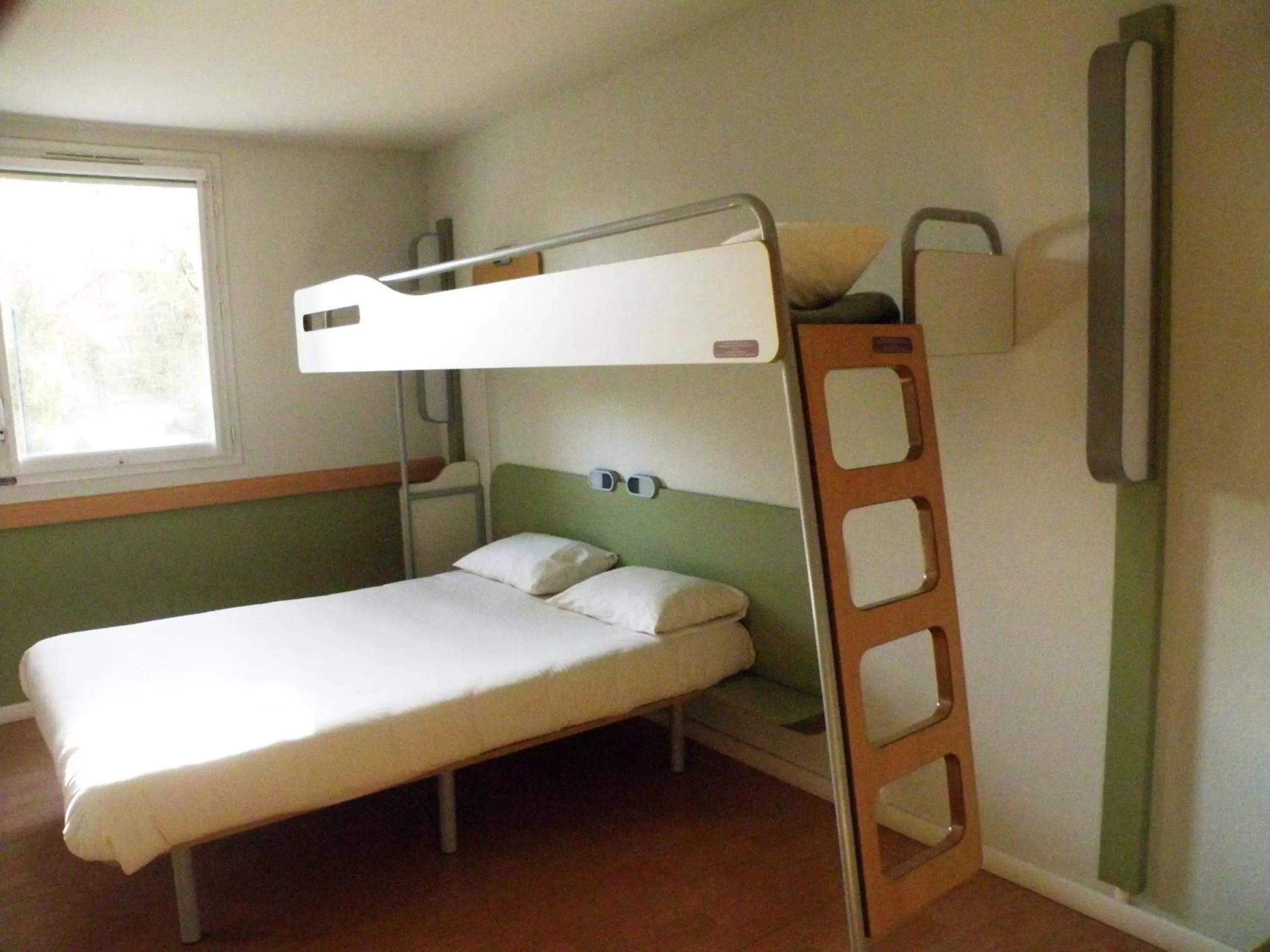 Bed in ibis budget Montauban Les Chaumes