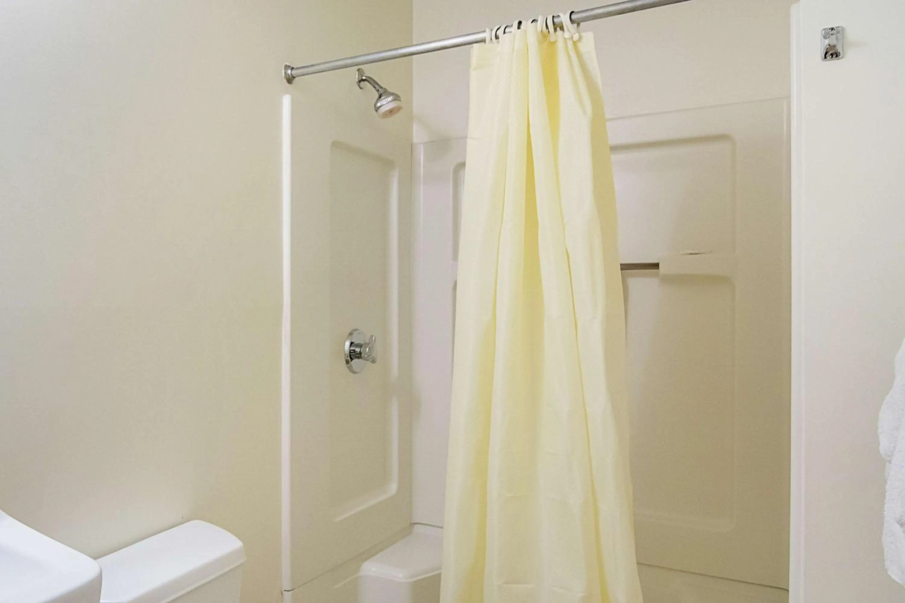 Bathroom in Motel 6-Fayetteville, NC - Fort Liberty Area