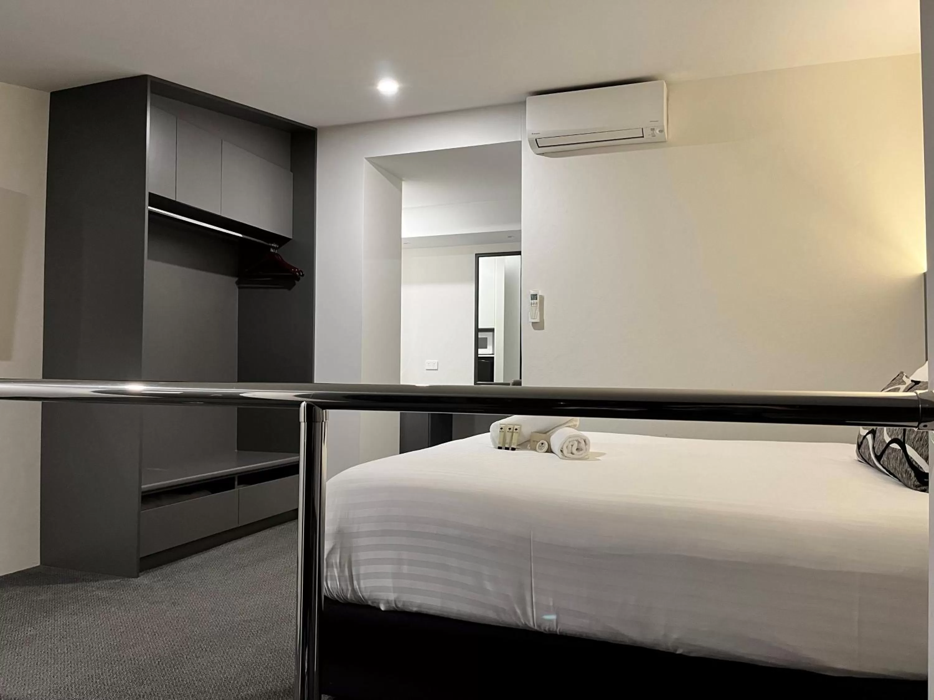 Bedroom, Bed in Fern Bay Motel