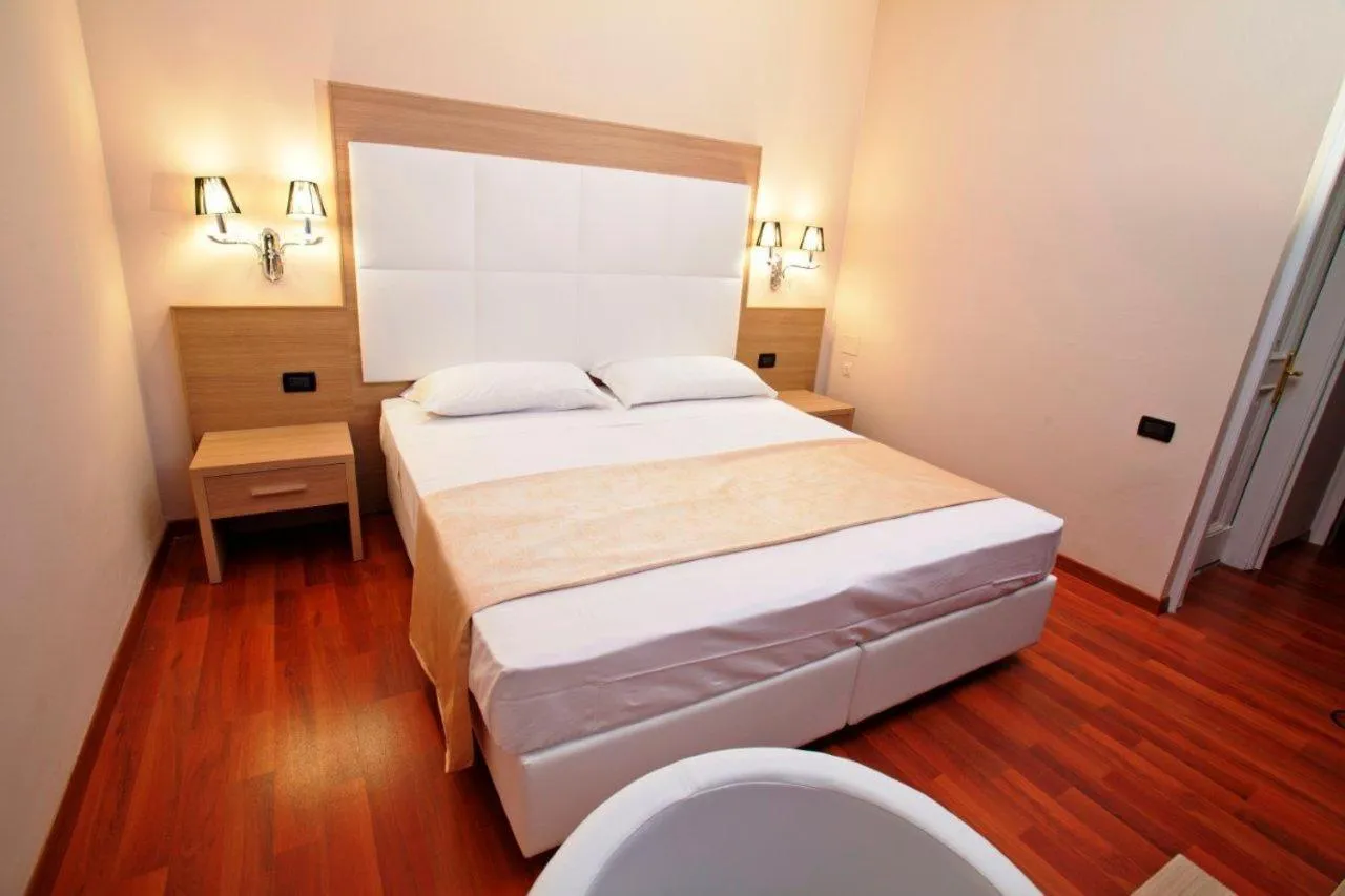 Photo of the whole room, Bed in Momi's Hotel