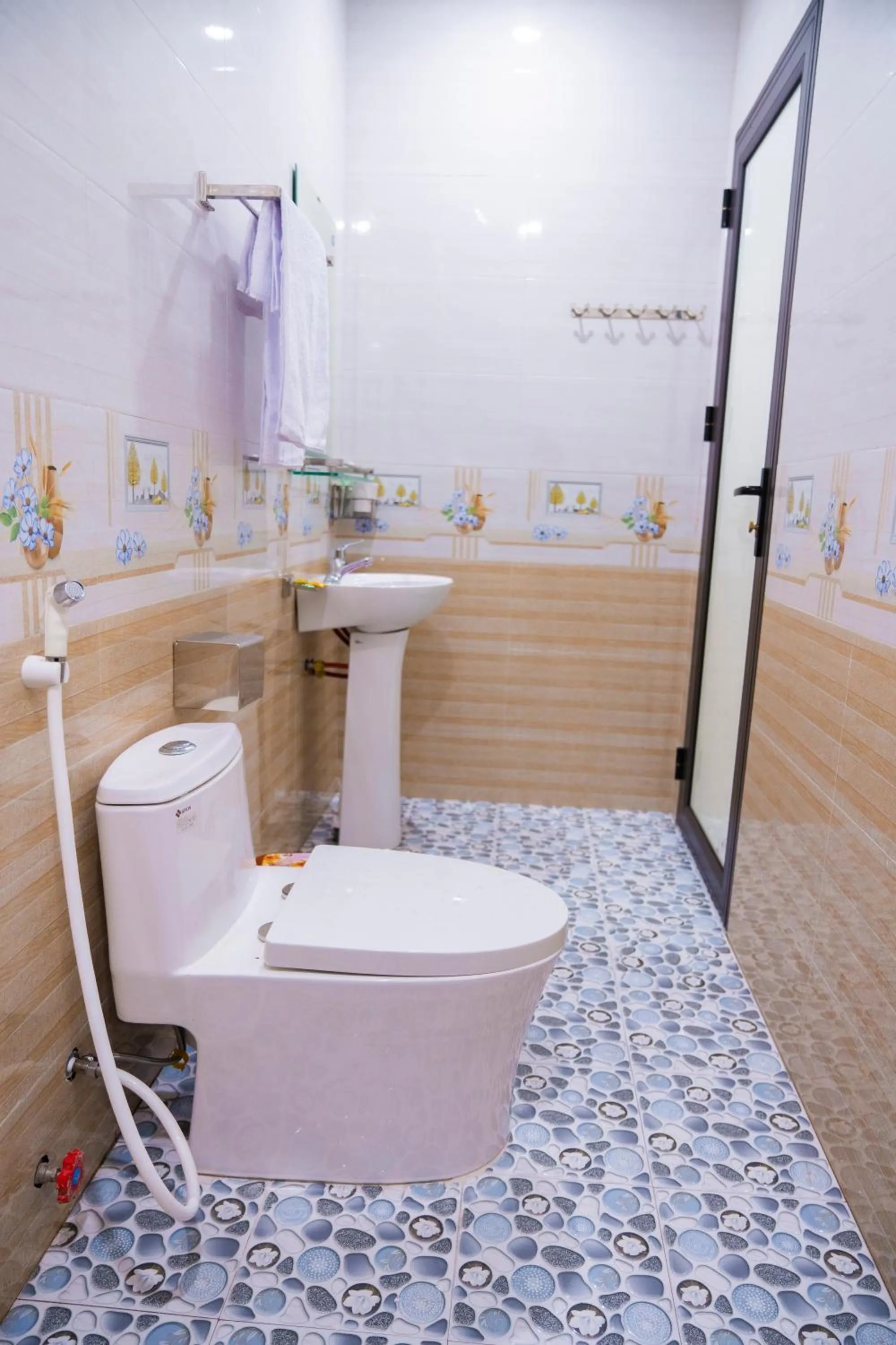 Shower in Tam Coc Cat Luong Homestay