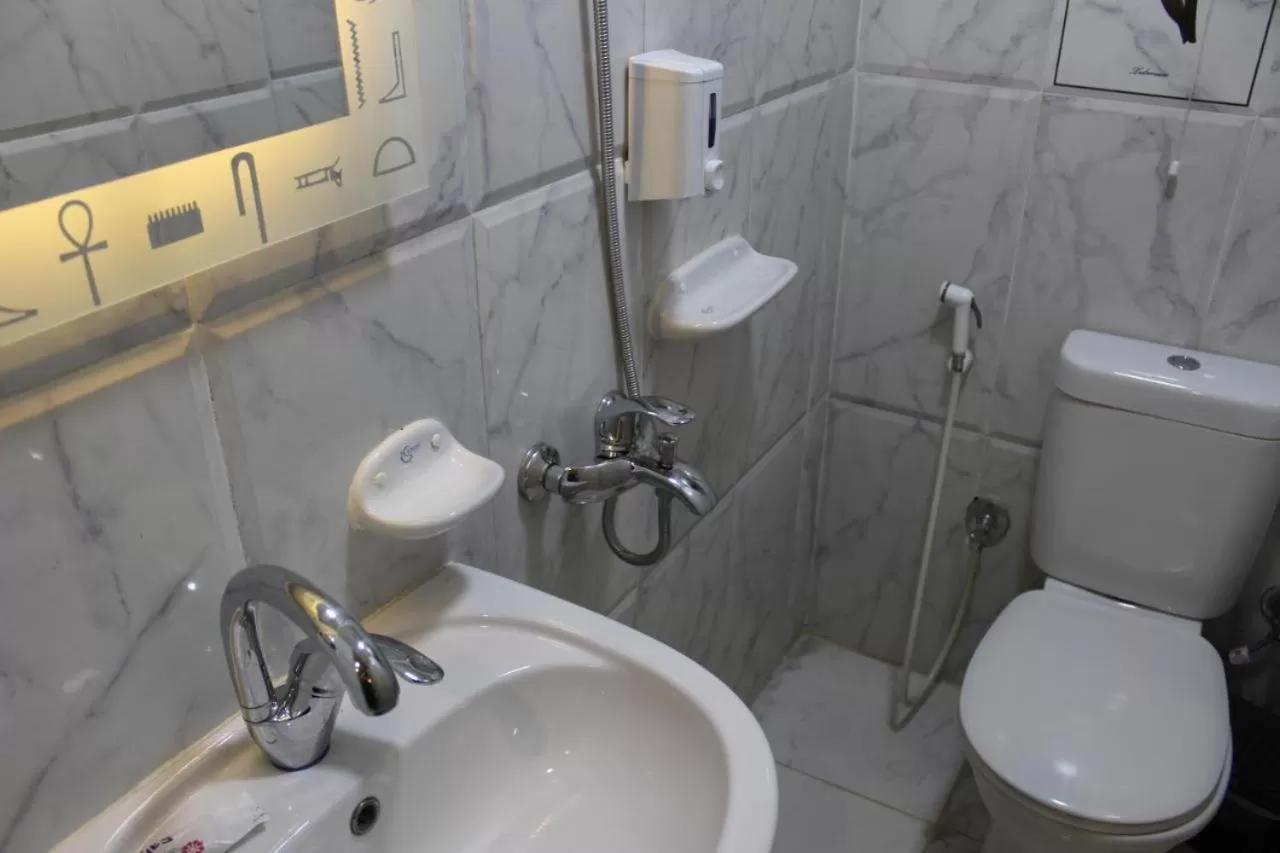 Bathroom in Hostel Sunset Down town