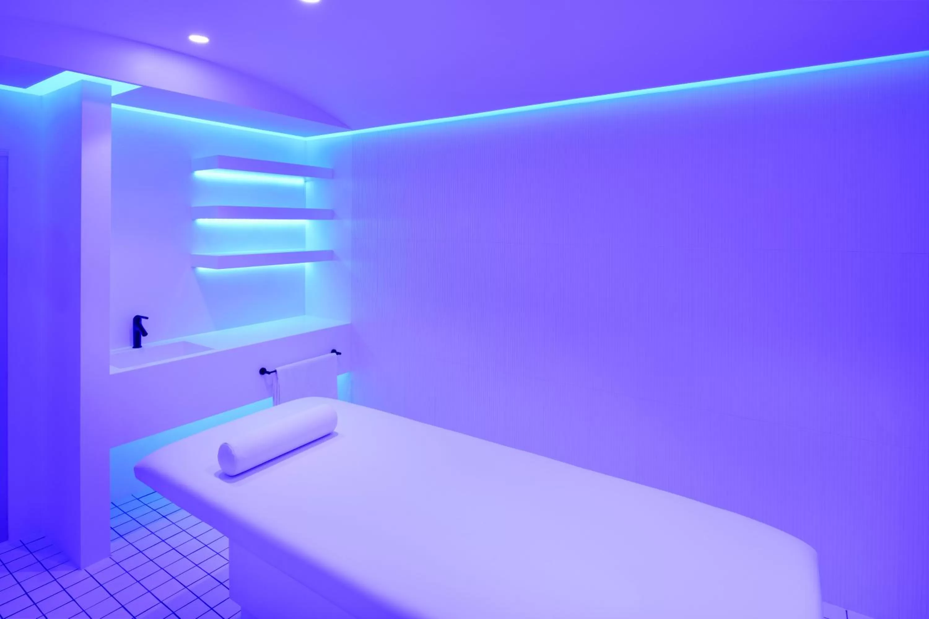 Steam room, Bed in Mövenpick Hotel & Apartments Bur Dubai