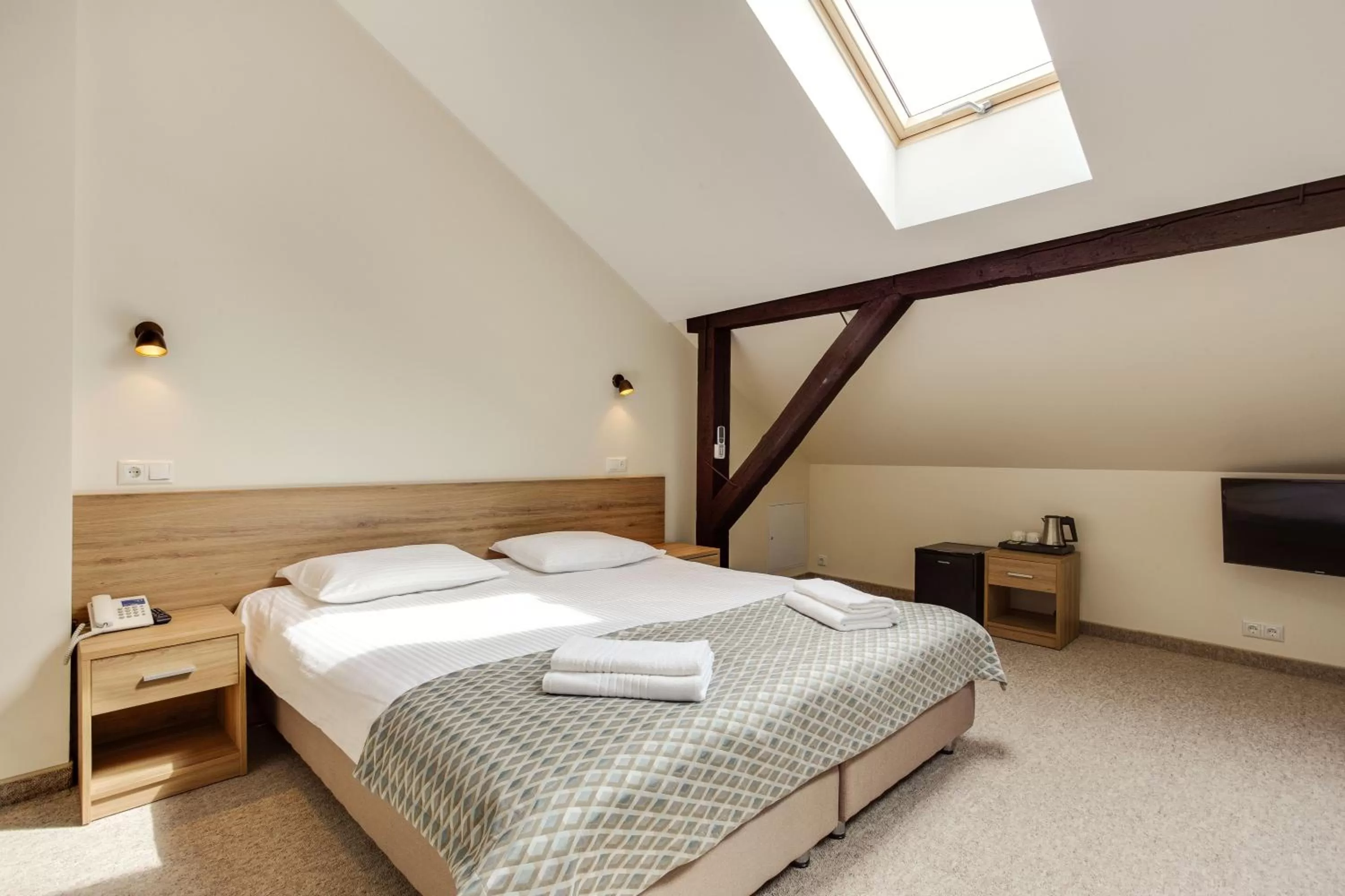 Photo of the whole room, Bed in Old Town Trio