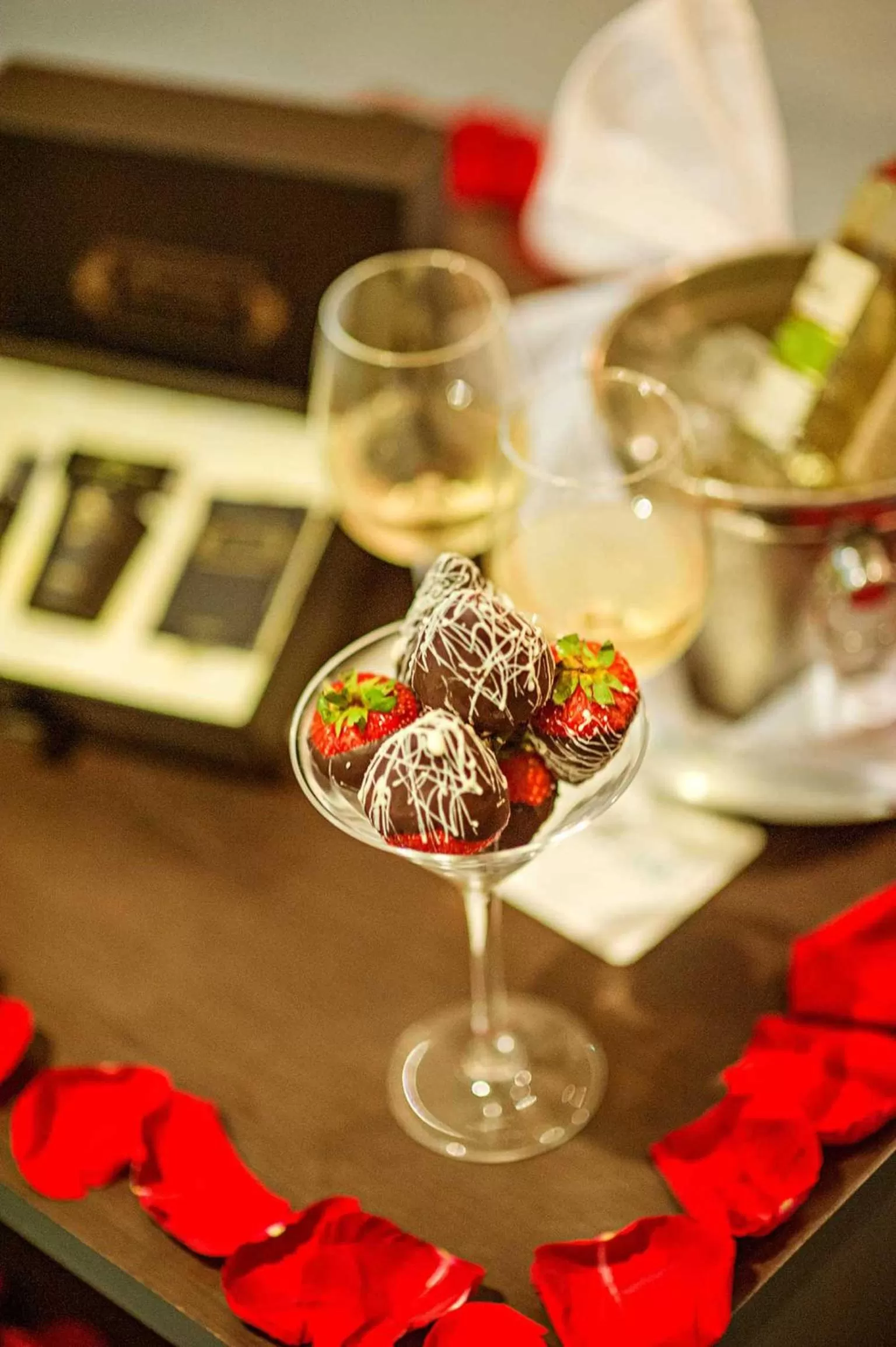 Food and drinks in Blue Suites Hotel