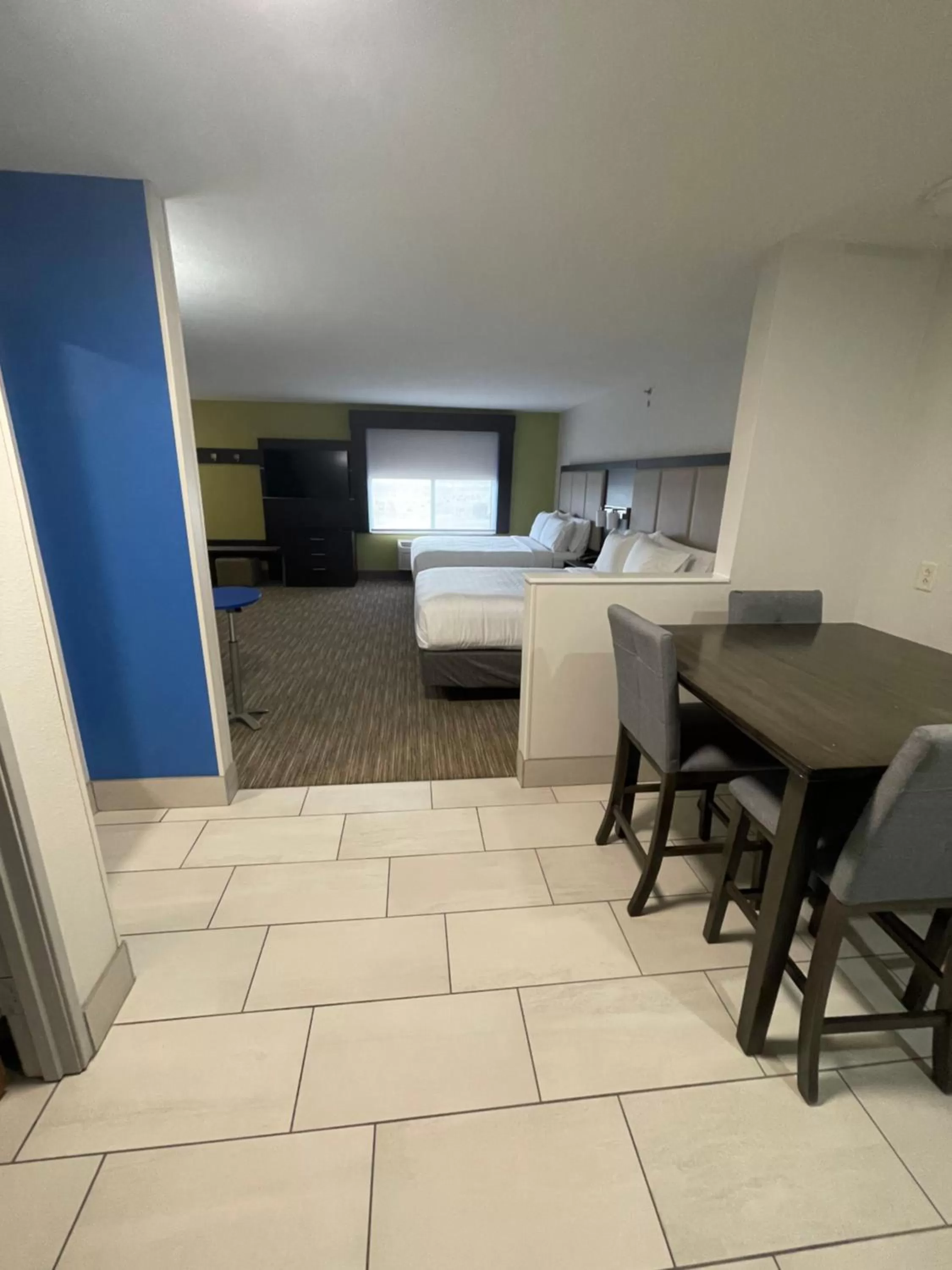 Bed in Holiday Inn Express Hotel & Suites Las Vegas NM by IHG