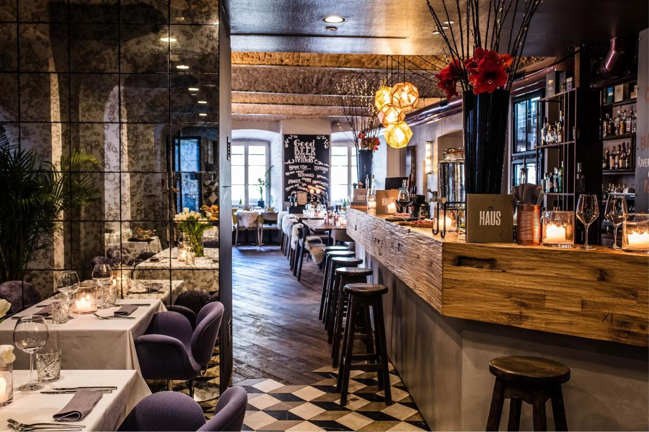 Restaurant/places to eat in Vander Urbani Resort - a Member of Design Hotels