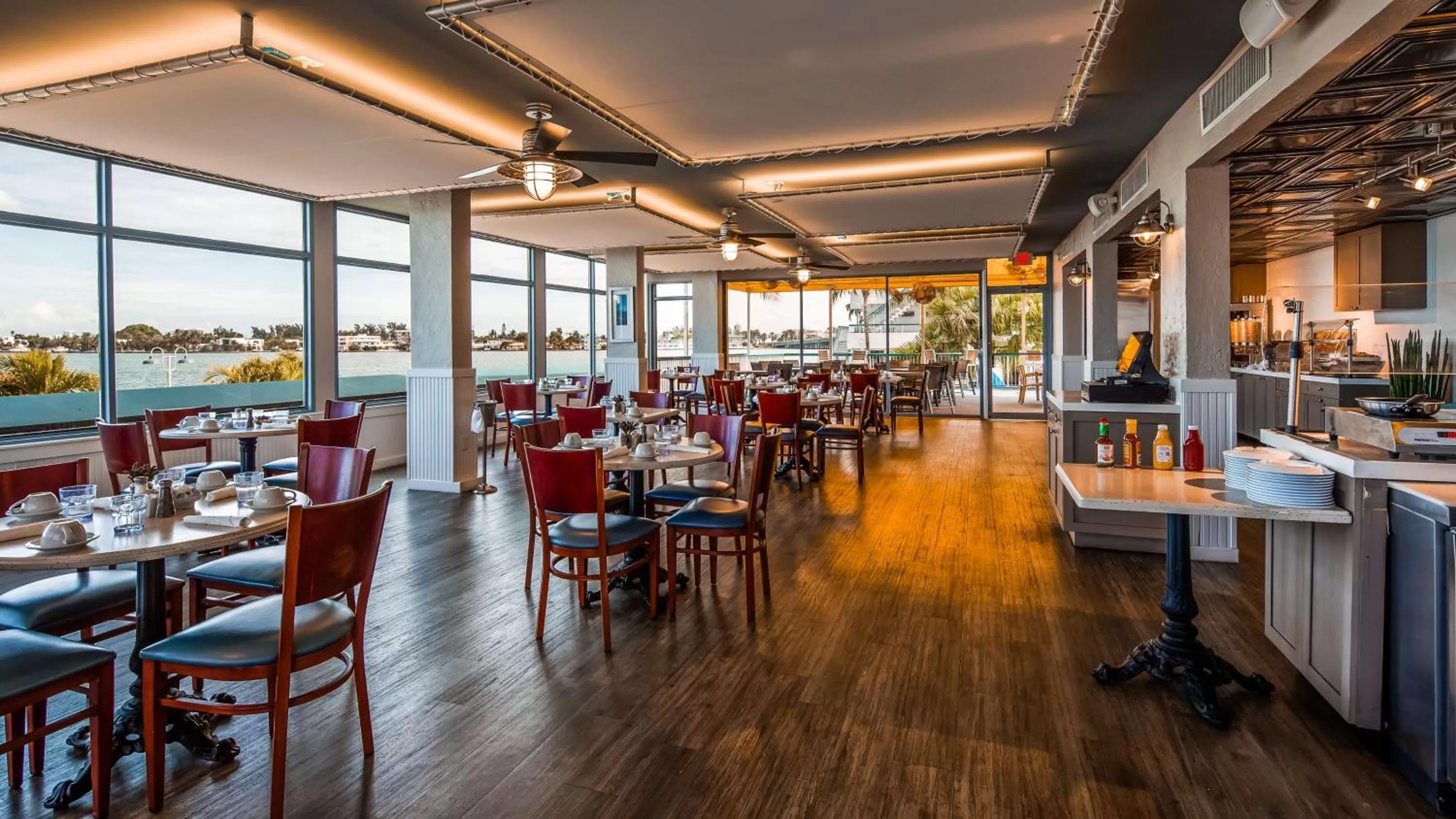 Restaurant/Places to Eat in Best Western On The Bay Inn & Marina