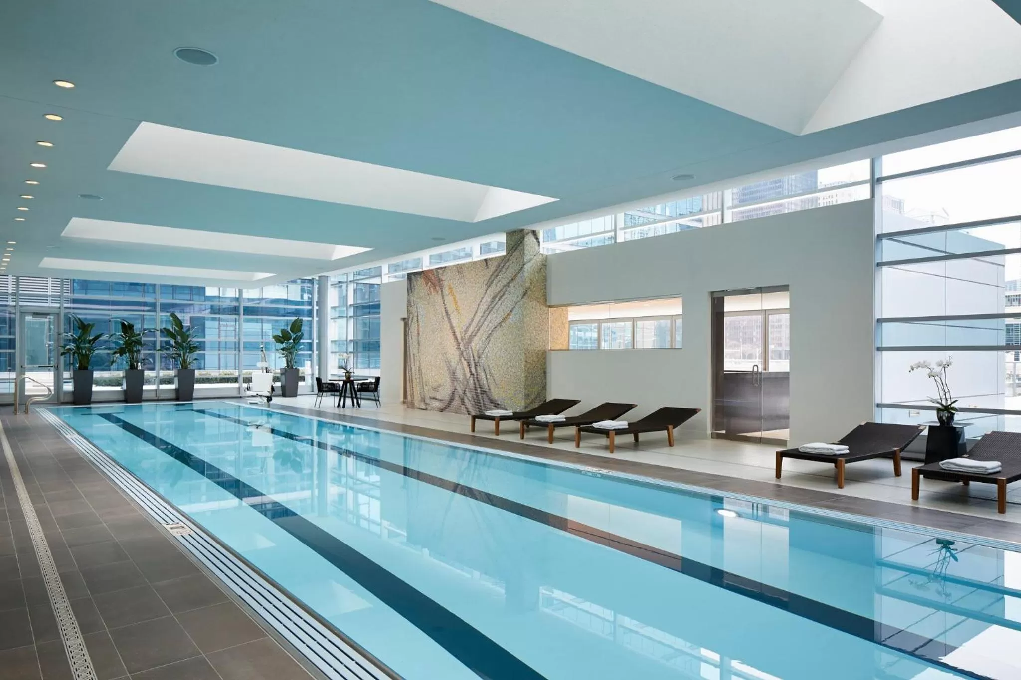 Swimming pool in Loews Chicago Hotel