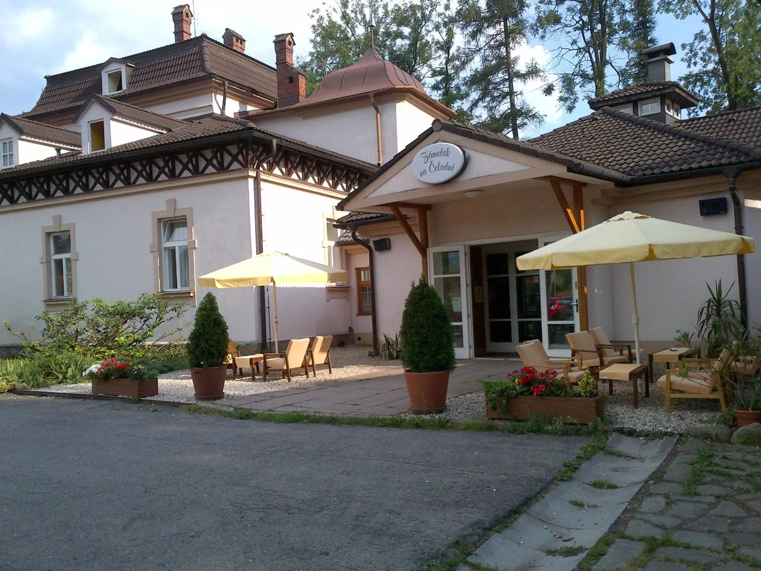 Facade/entrance, Property Building in Hotel Zámeček na Čeladné