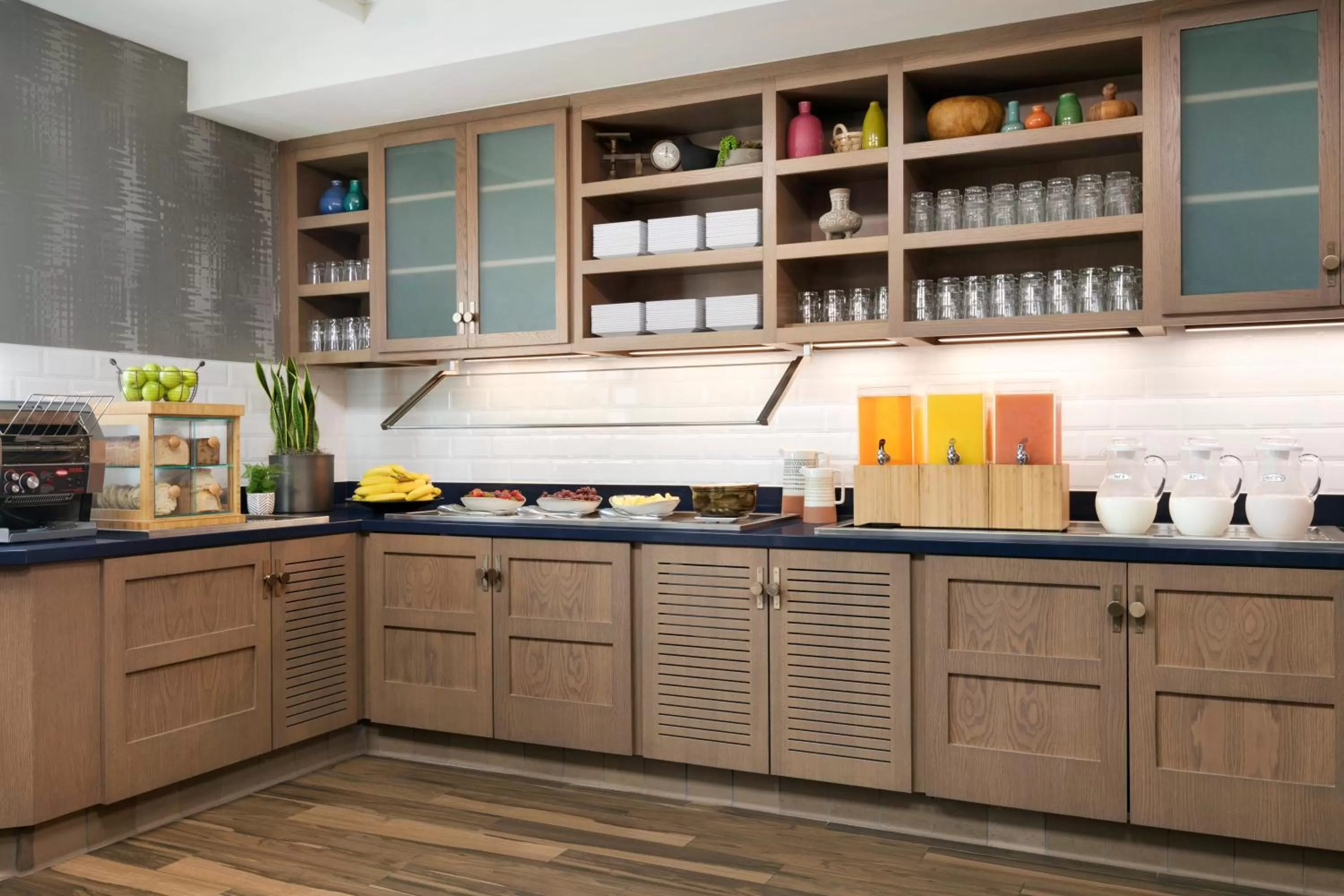 Buffet breakfast in Hyatt Place Santa Barbara