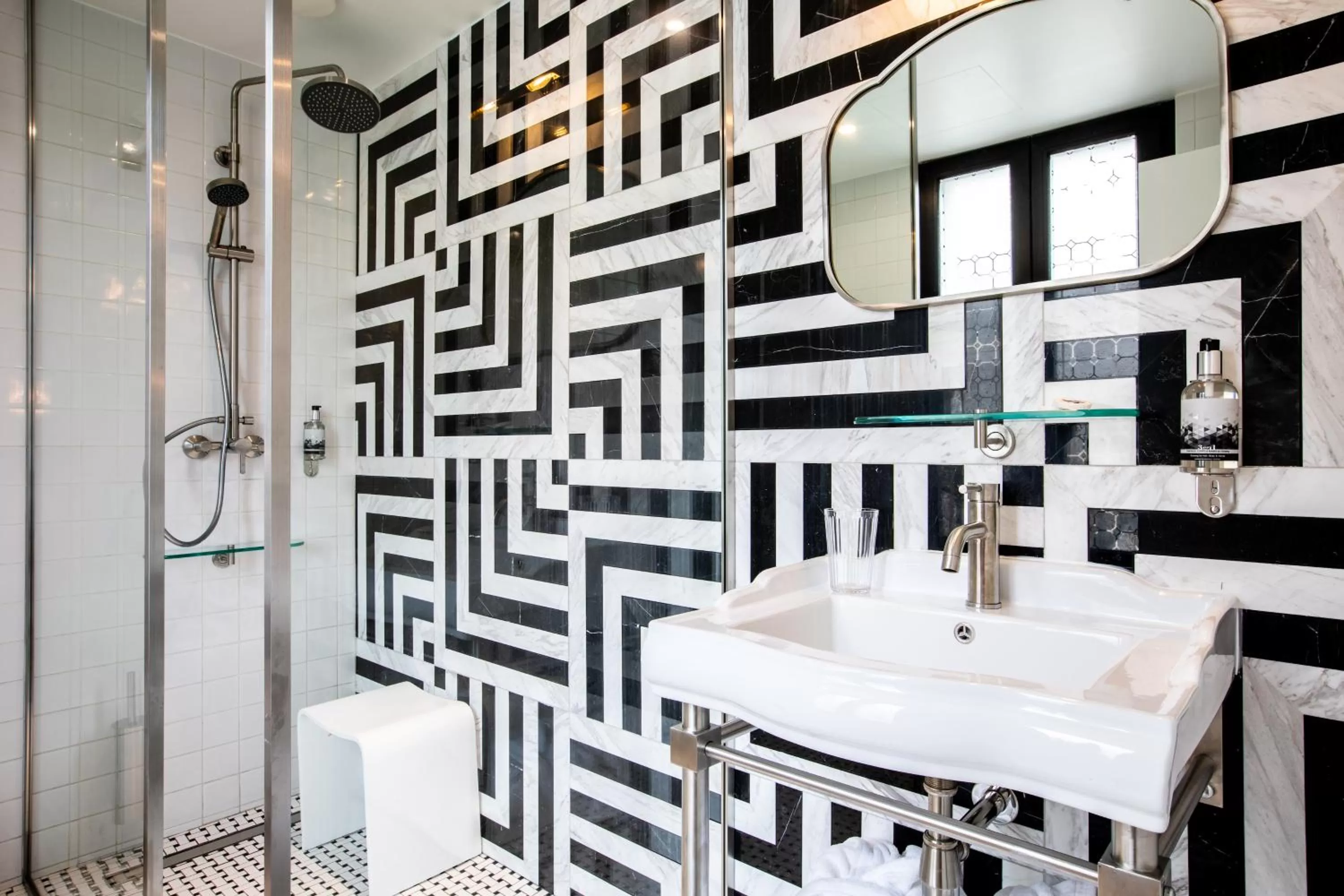 Bathroom in Rose Bourbon