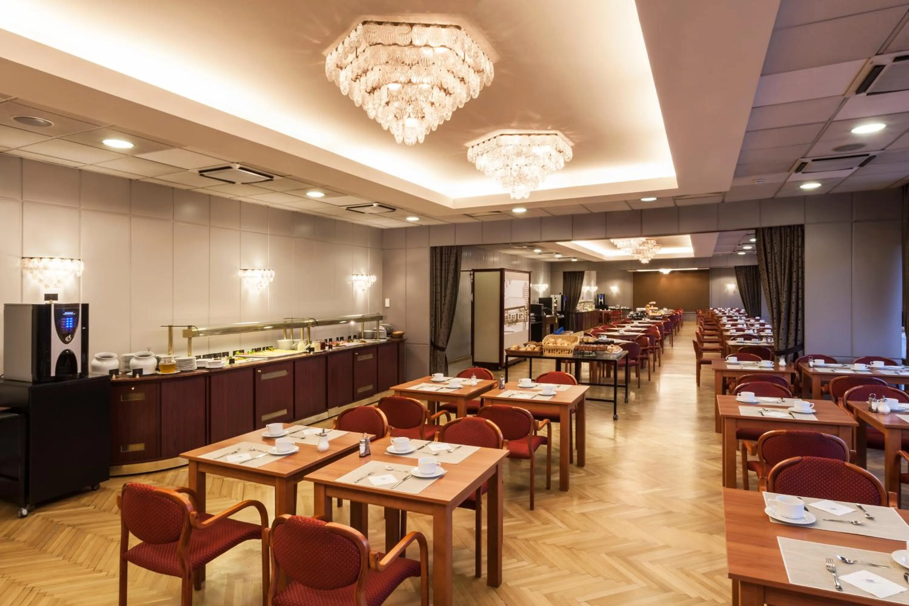 Restaurant/places to eat in Hotel Budapest