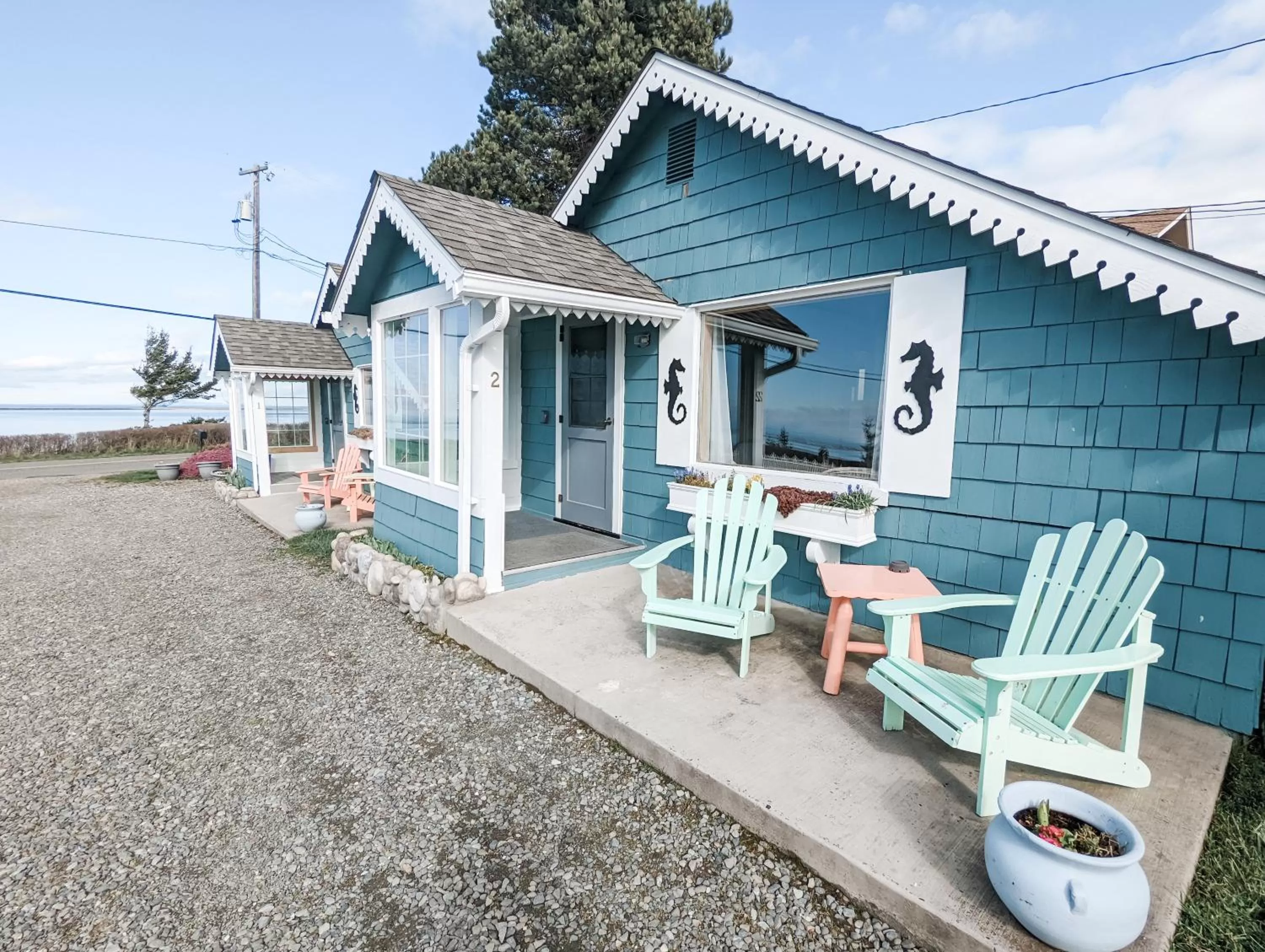 Patio in Juan de Fuca Waterfront Hotel & Cottages