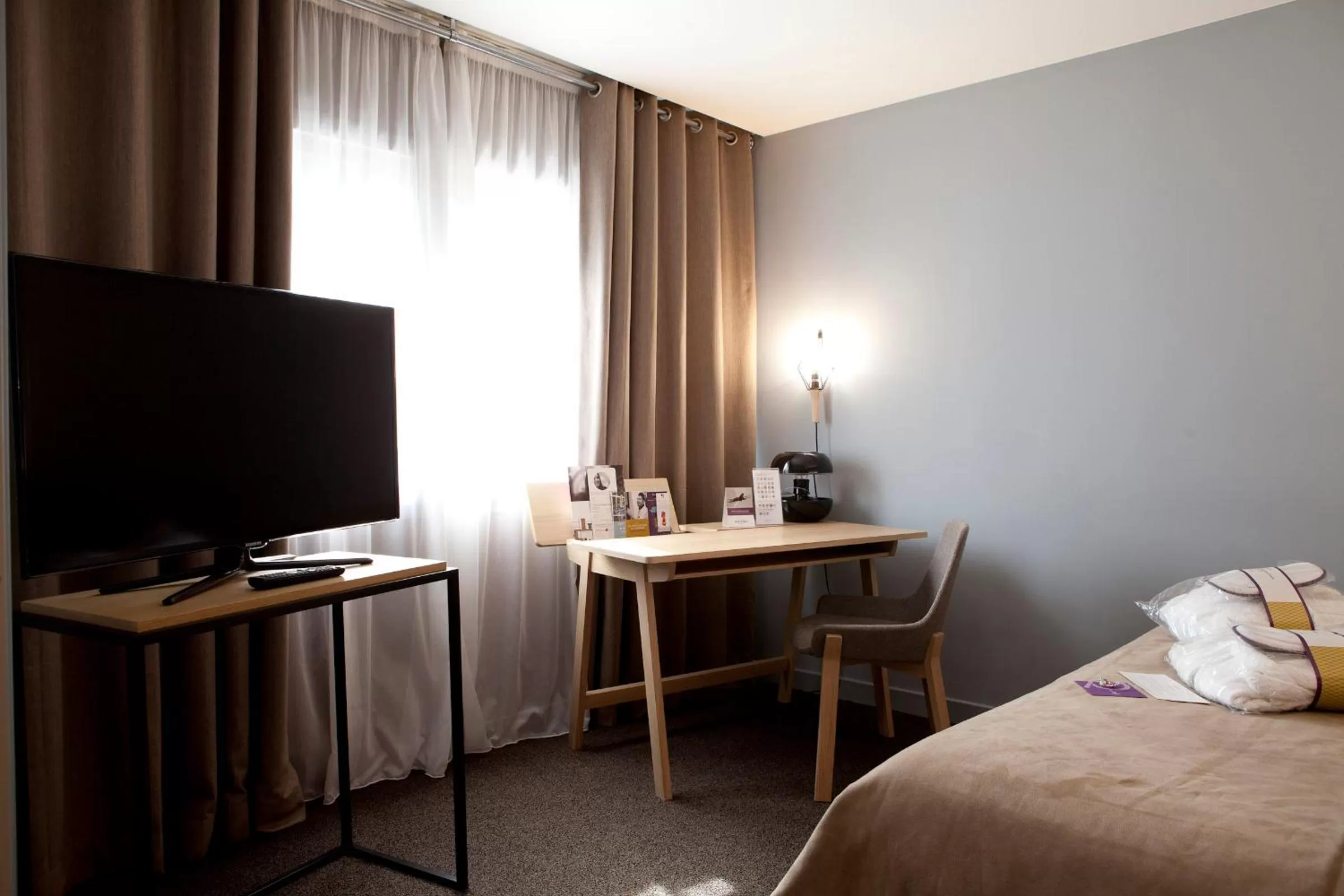 Area and facilities, Bed in Mercure Lyon Charbonnières