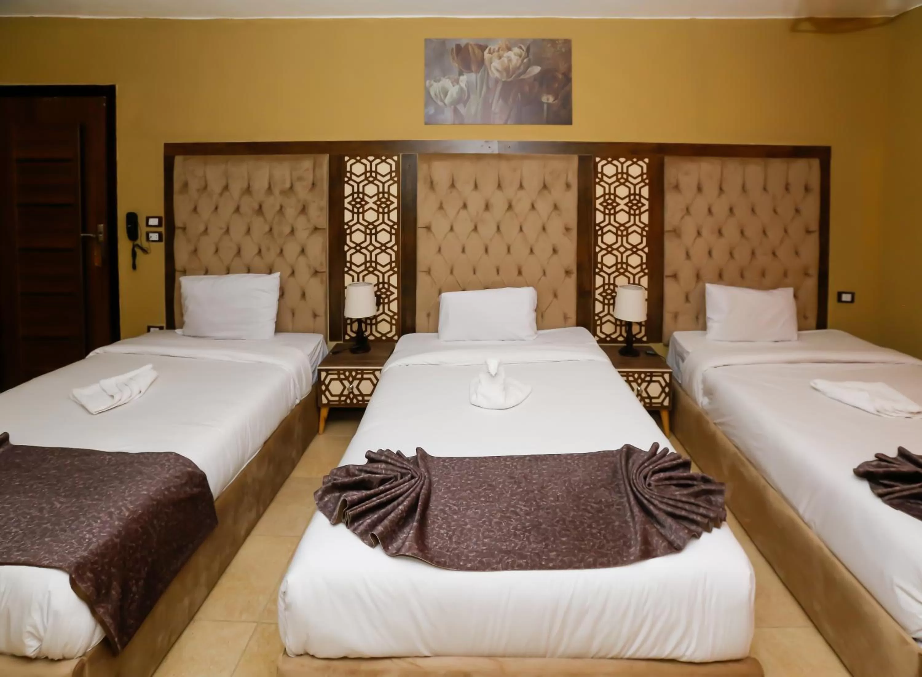 Photo of the whole room, Bed in King Cheops Inn - Pyramid View