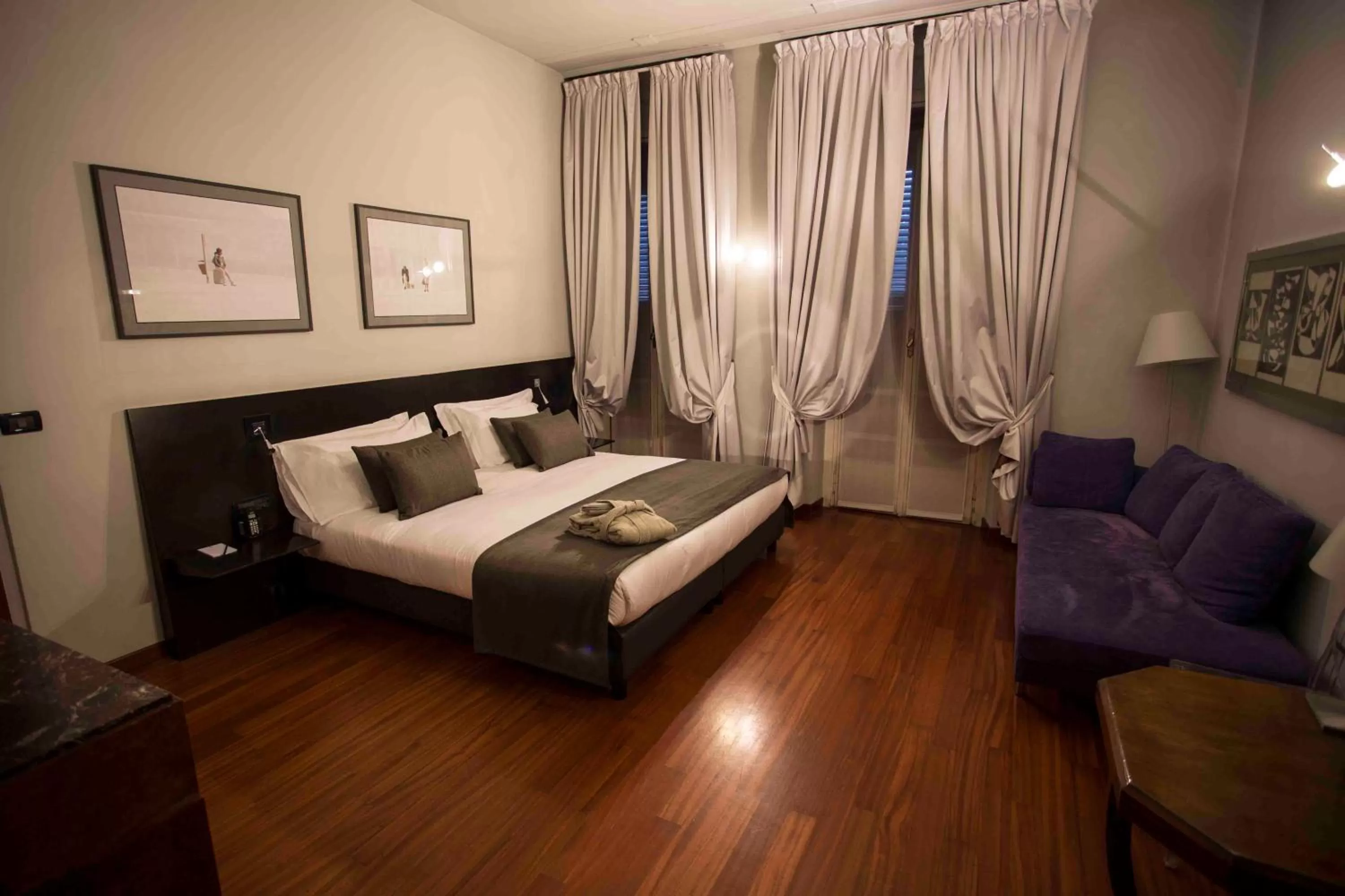 Bed in Art Hotel Boston